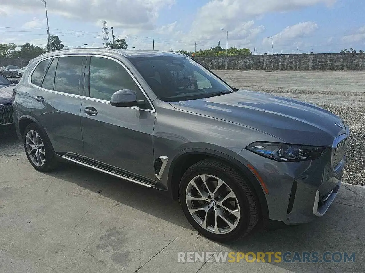 4 Photograph of a damaged car 5UX23EU01R9T59646 BMW X5 2024