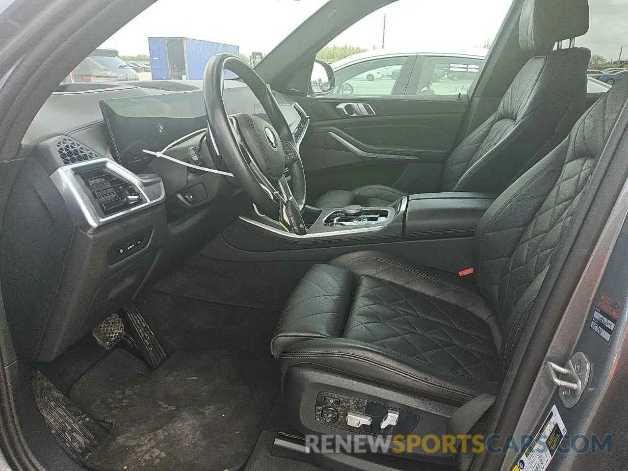 5 Photograph of a damaged car 5UX23EU01R9T59646 BMW X5 2024