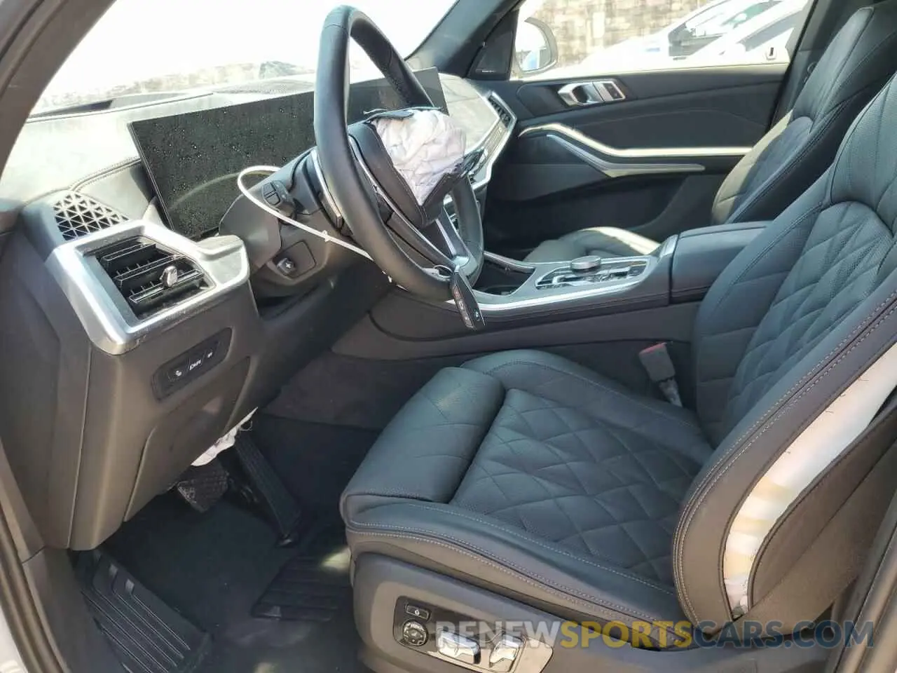 7 Photograph of a damaged car 5UX23EU01R9T65592 BMW X5 2024
