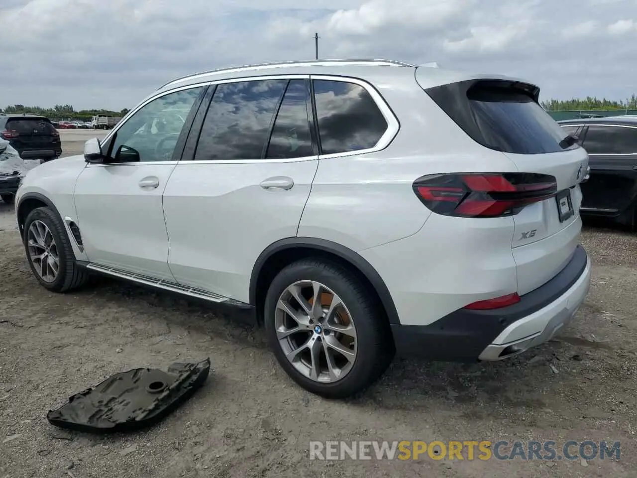 2 Photograph of a damaged car 5UX23EU01R9U04083 BMW X5 2024