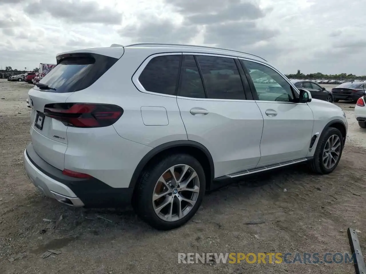 3 Photograph of a damaged car 5UX23EU01R9U04083 BMW X5 2024