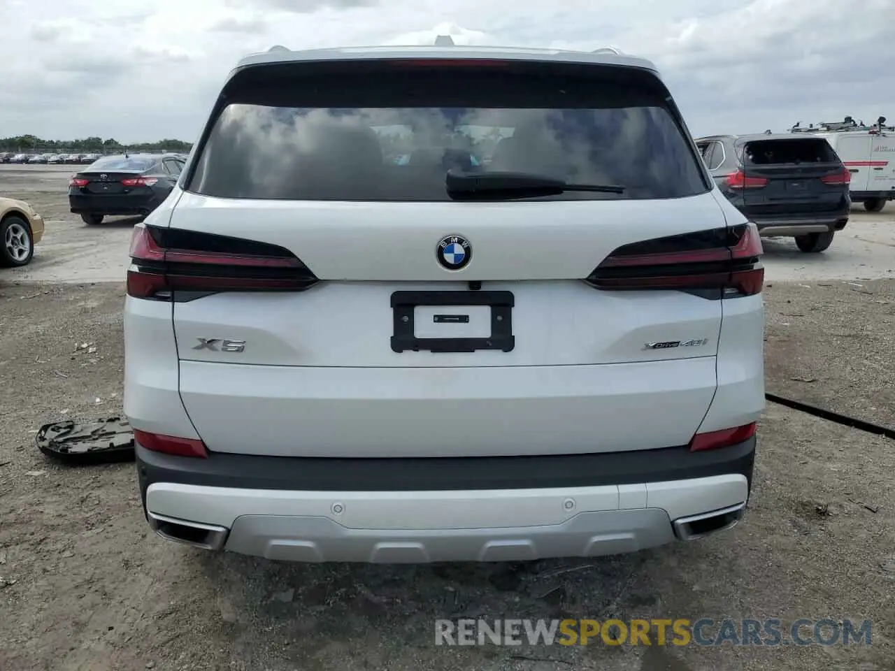 6 Photograph of a damaged car 5UX23EU01R9U04083 BMW X5 2024