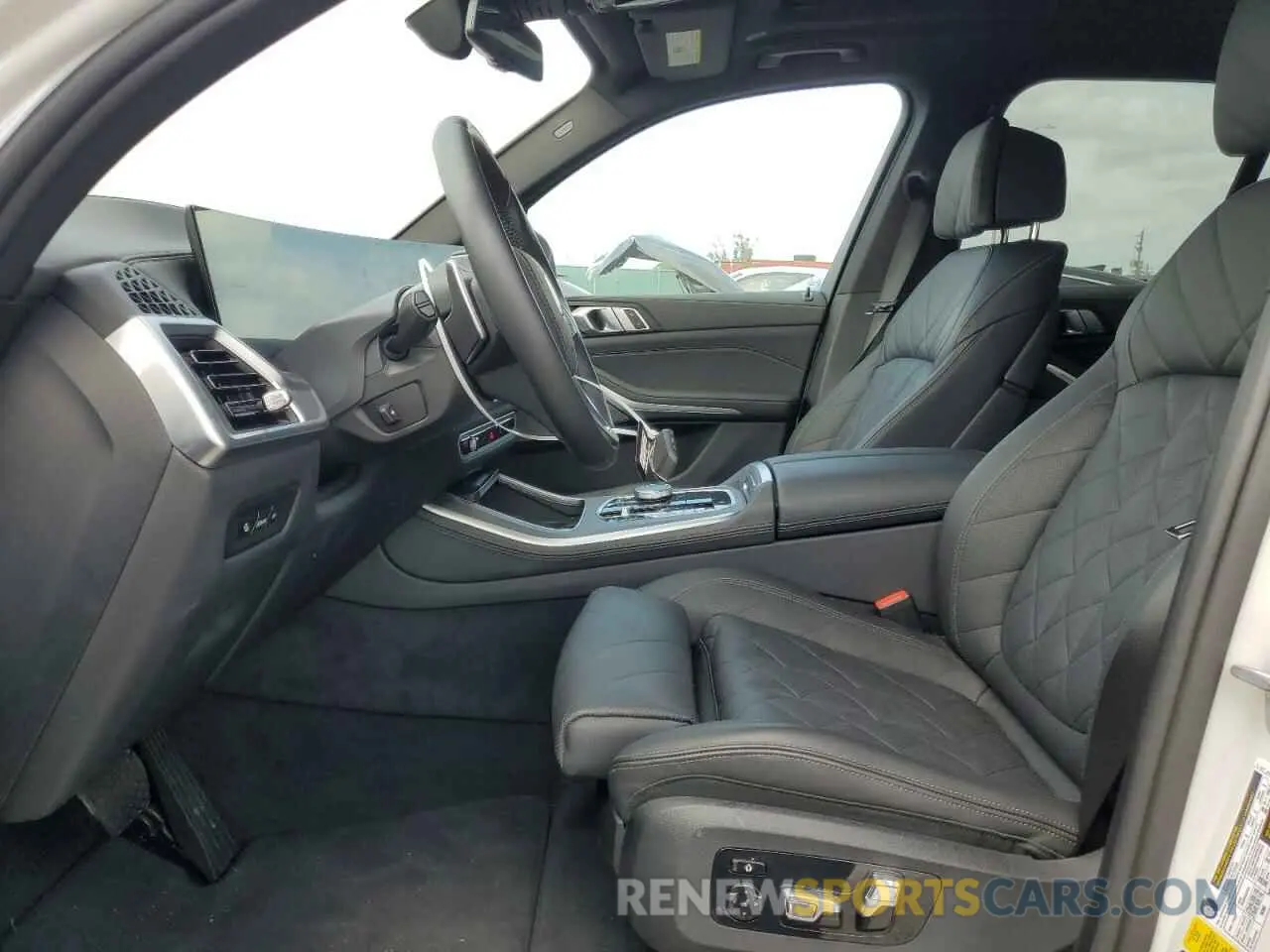 7 Photograph of a damaged car 5UX23EU01R9U04083 BMW X5 2024