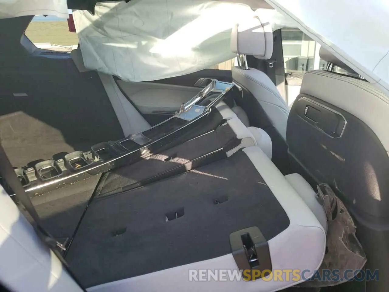 11 Photograph of a damaged car 5UX23EU01R9U51288 BMW X5 2024