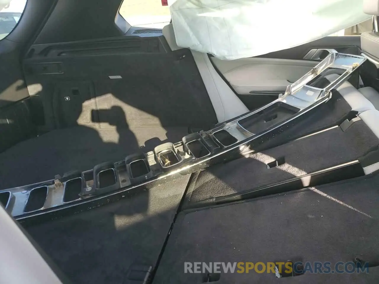 13 Photograph of a damaged car 5UX23EU01R9U51288 BMW X5 2024