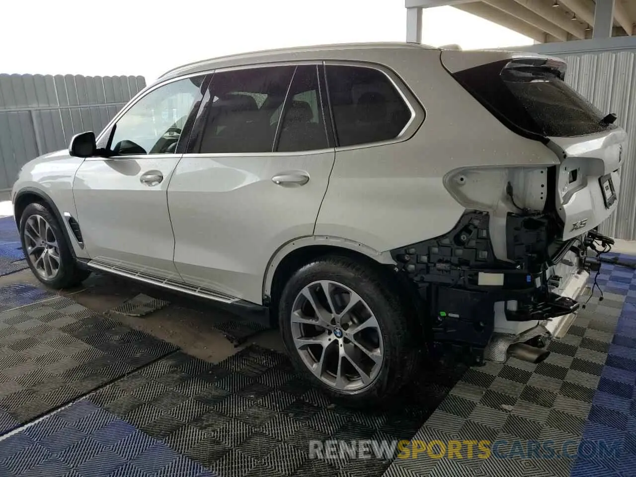 2 Photograph of a damaged car 5UX23EU01R9U70259 BMW X5 2024