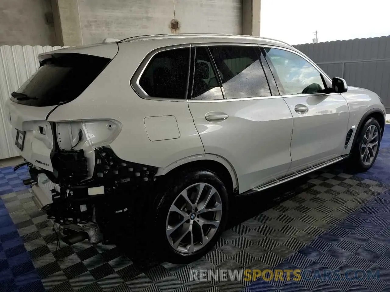 3 Photograph of a damaged car 5UX23EU01R9U70259 BMW X5 2024