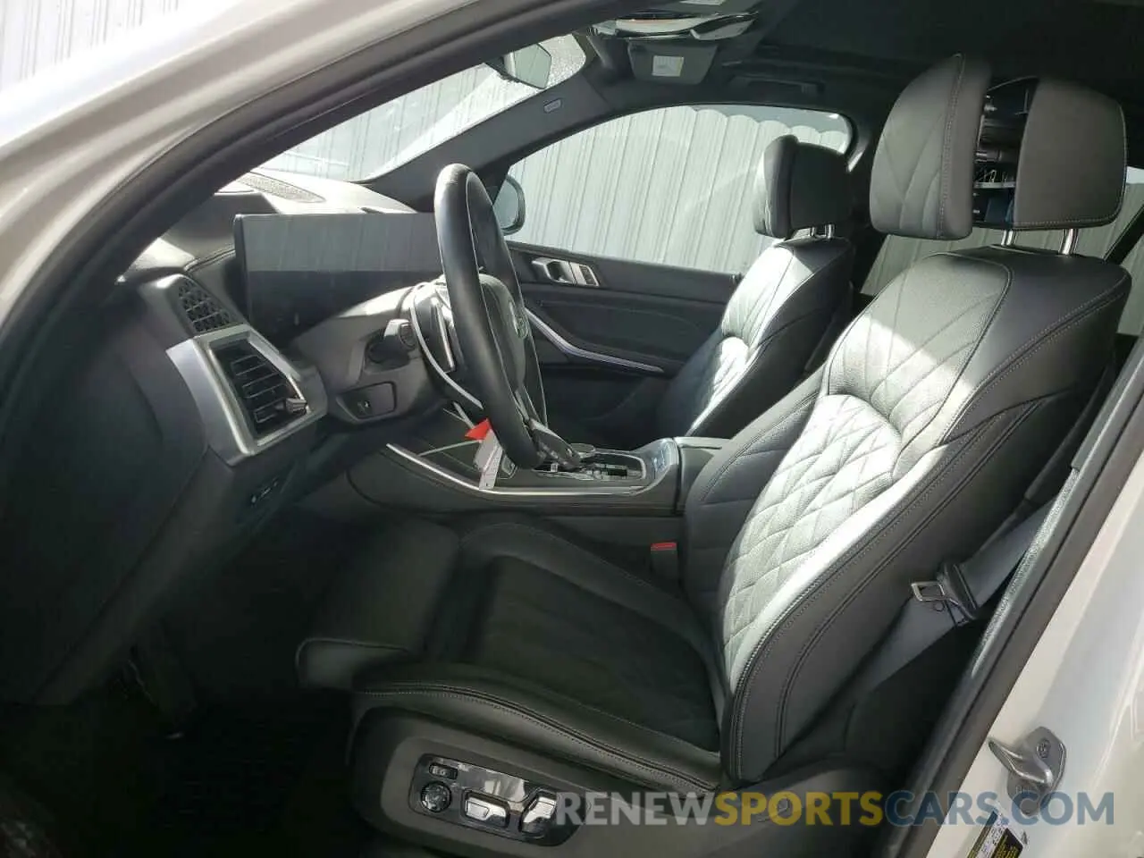 7 Photograph of a damaged car 5UX23EU01R9U70259 BMW X5 2024