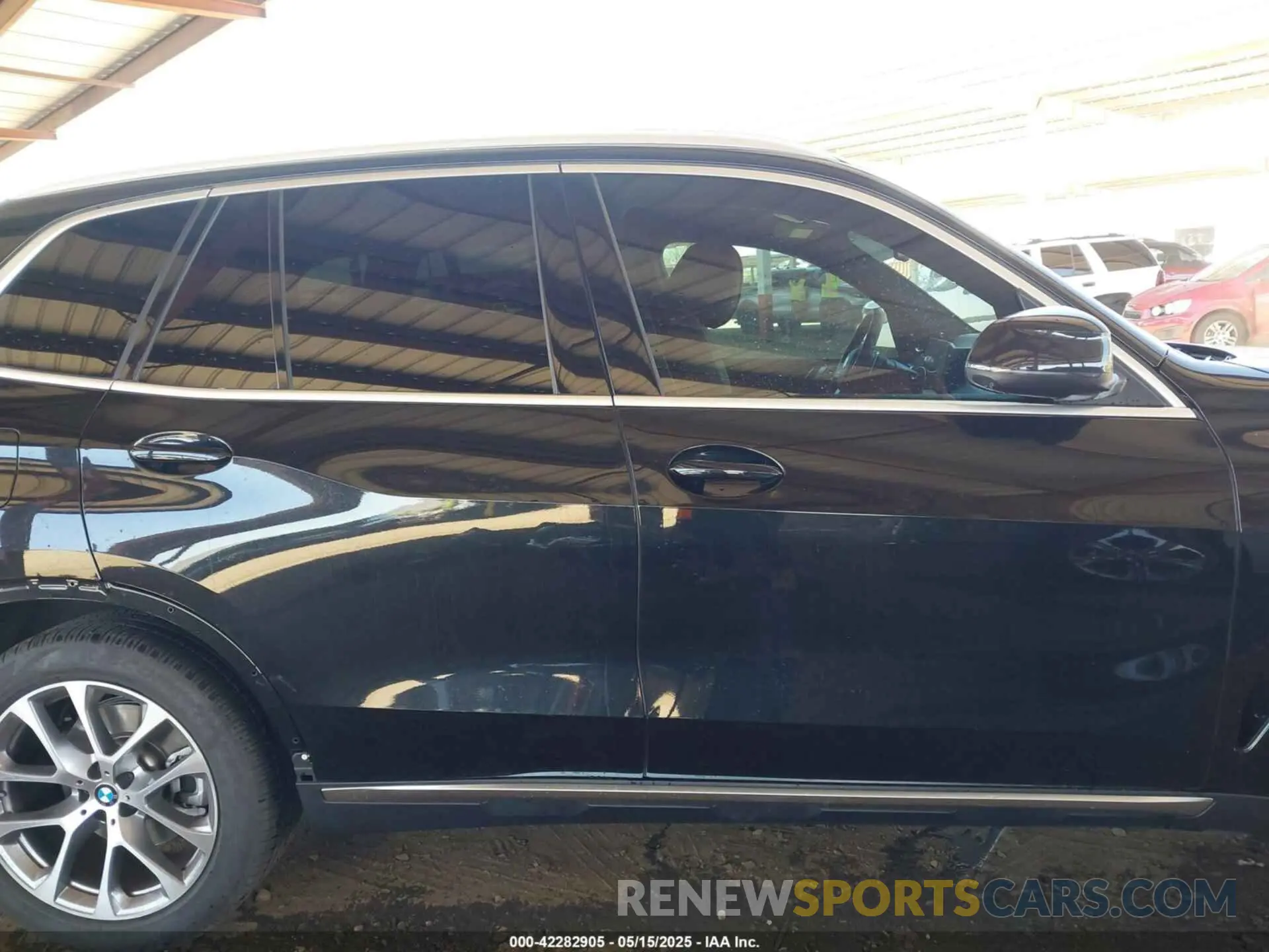 14 Photograph of a damaged car 5UX23EU01R9W17275 BMW X5 2024