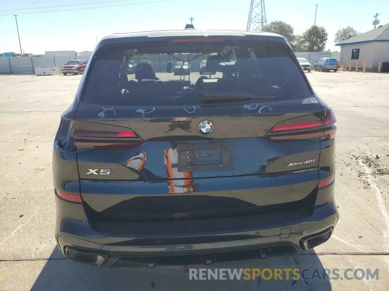 6 Photograph of a damaged car 5UX23EU02R9T61146 BMW X5 2024