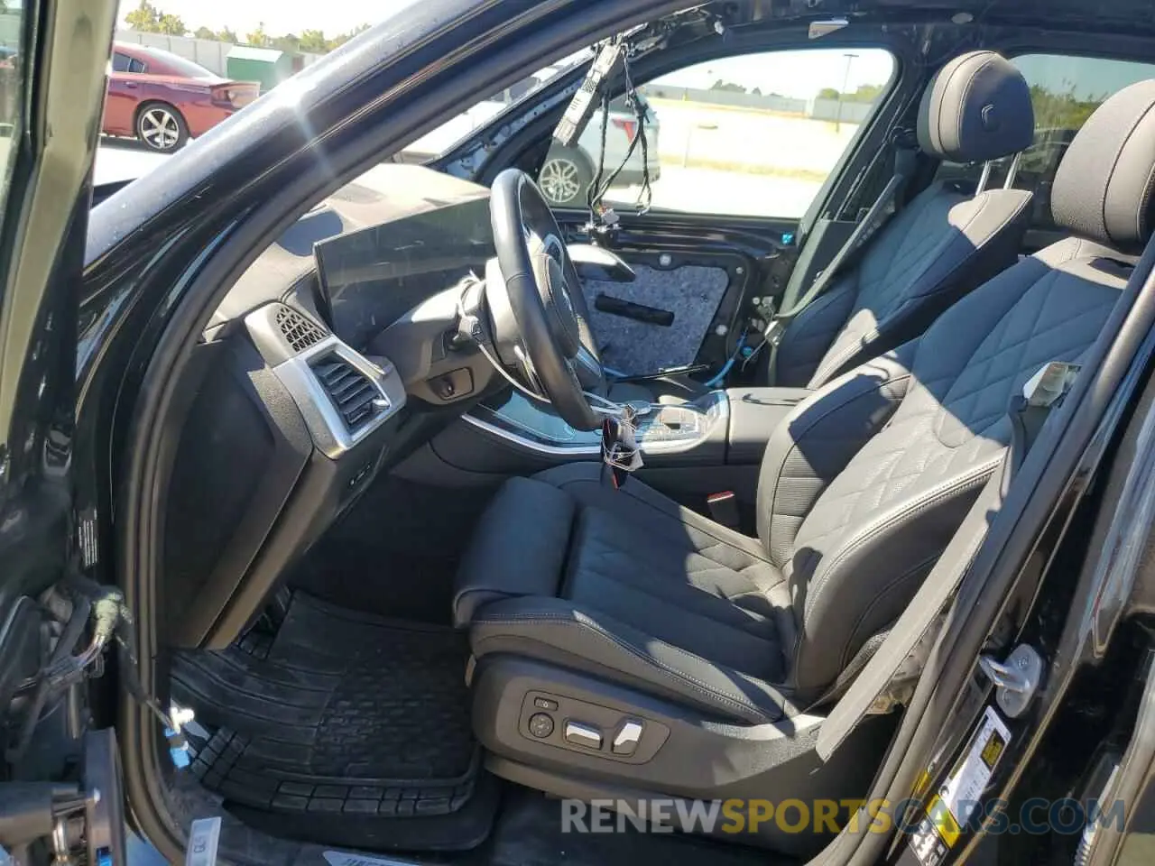 7 Photograph of a damaged car 5UX23EU02R9T61146 BMW X5 2024