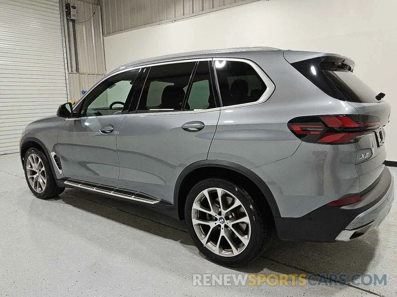 2 Photograph of a damaged car 5UX23EU02R9T96060 BMW X5 2024