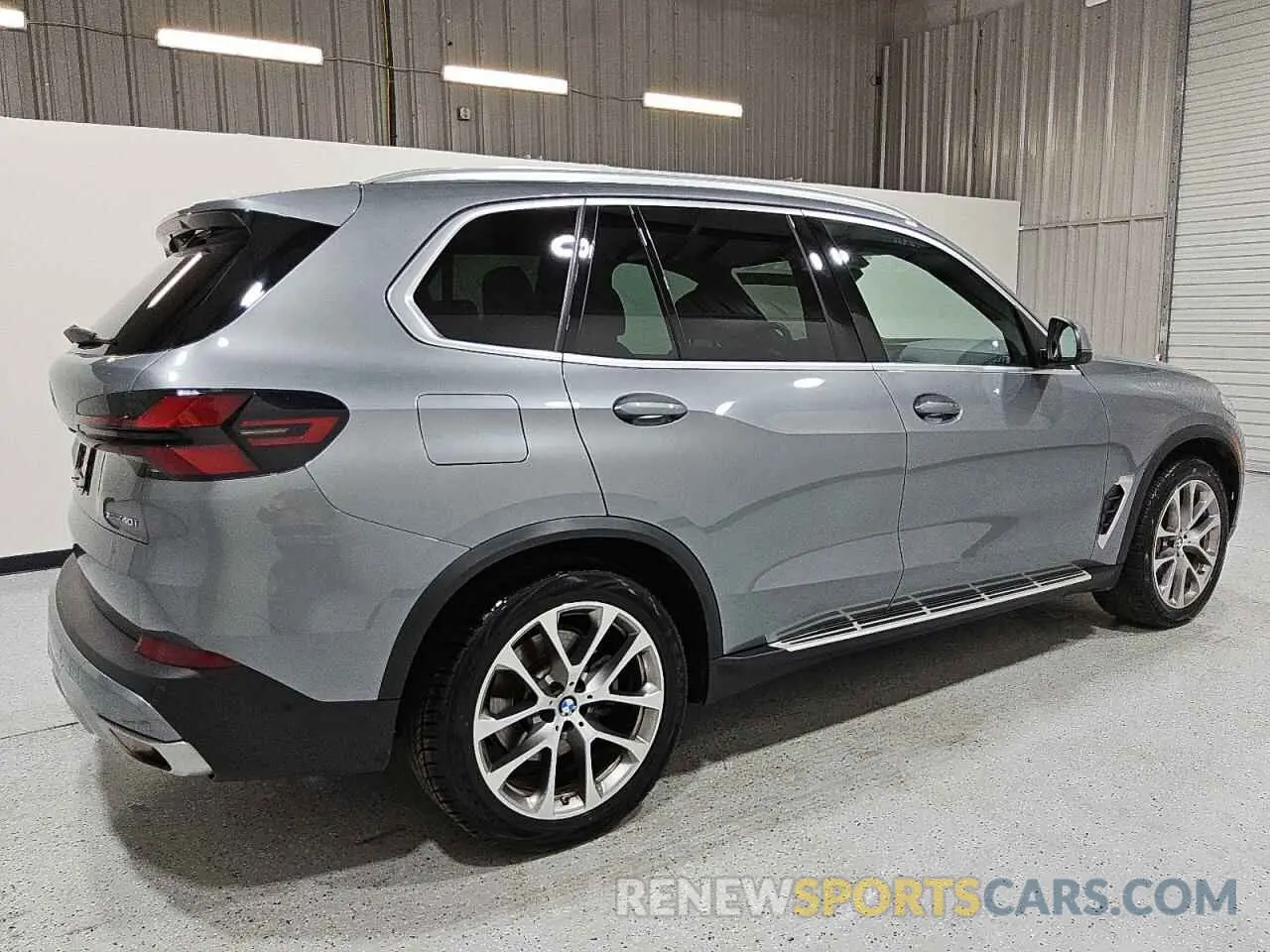 3 Photograph of a damaged car 5UX23EU02R9T96060 BMW X5 2024