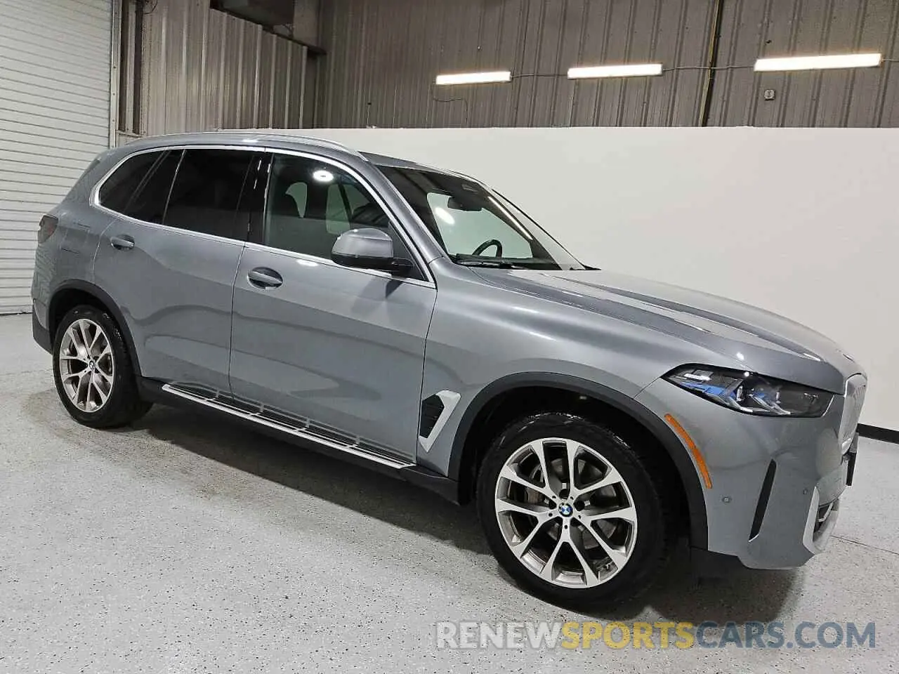 4 Photograph of a damaged car 5UX23EU02R9T96060 BMW X5 2024