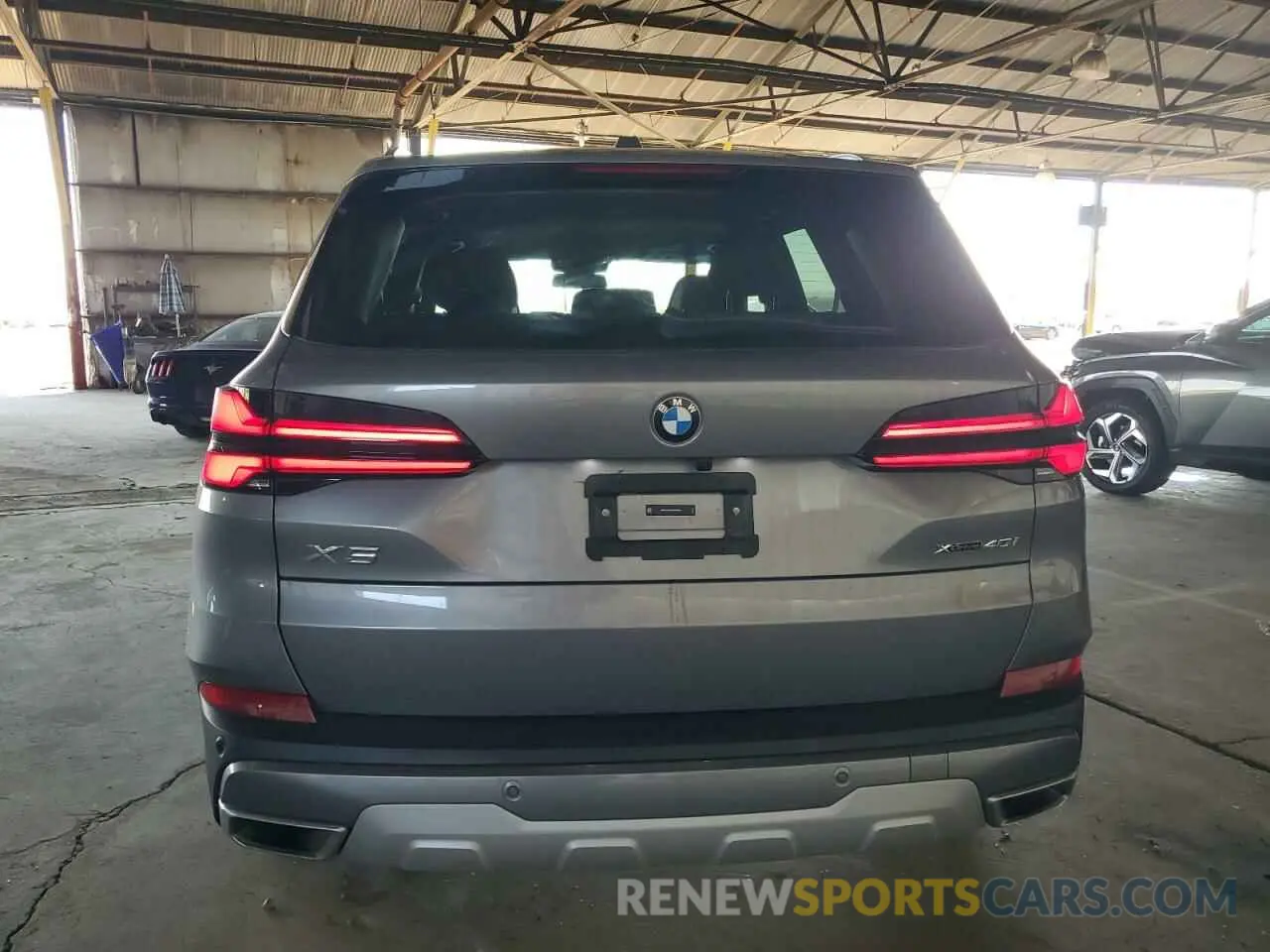 6 Photograph of a damaged car 5UX23EU02R9V40285 BMW X5 2024