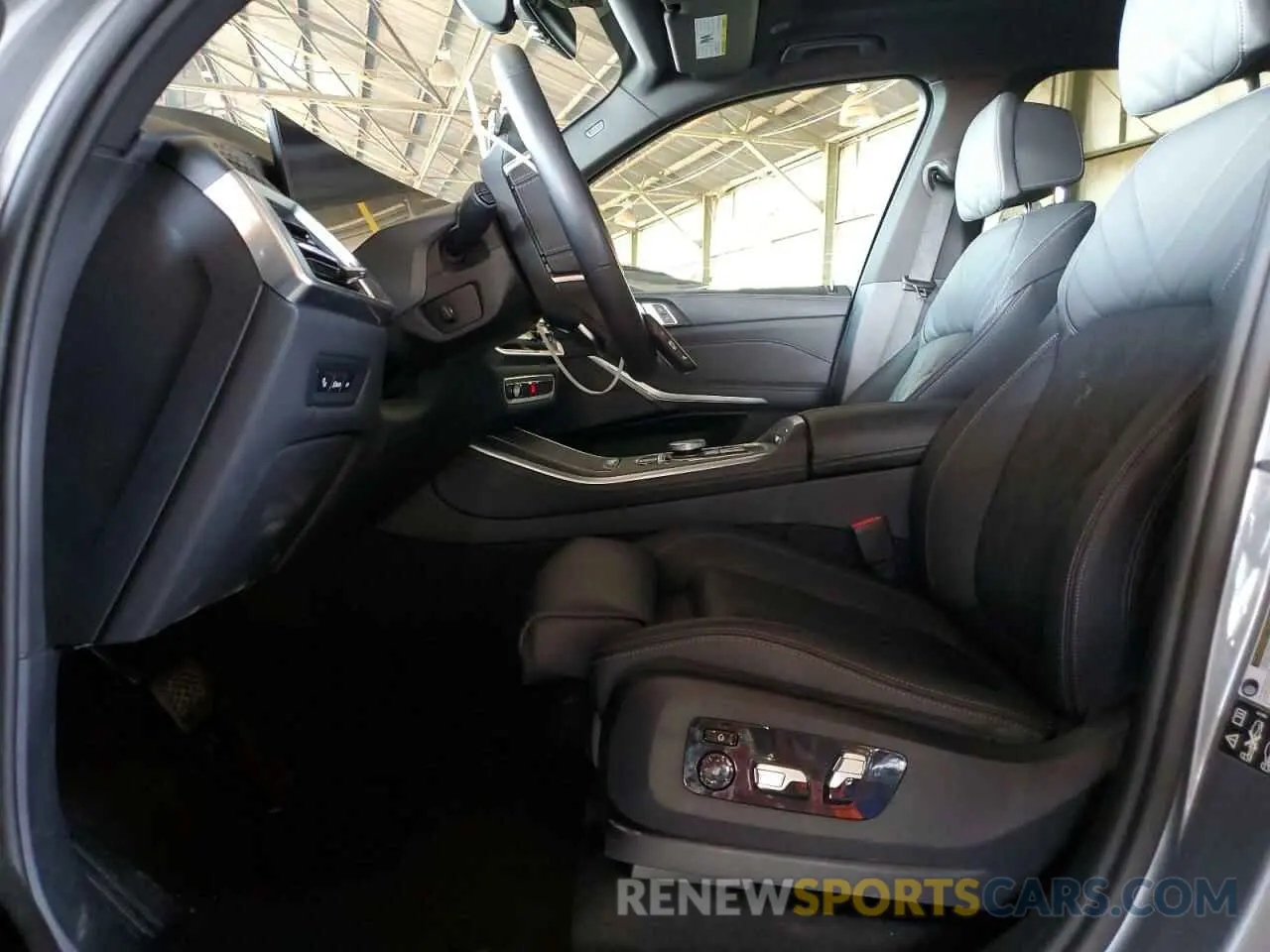 7 Photograph of a damaged car 5UX23EU02R9V40285 BMW X5 2024
