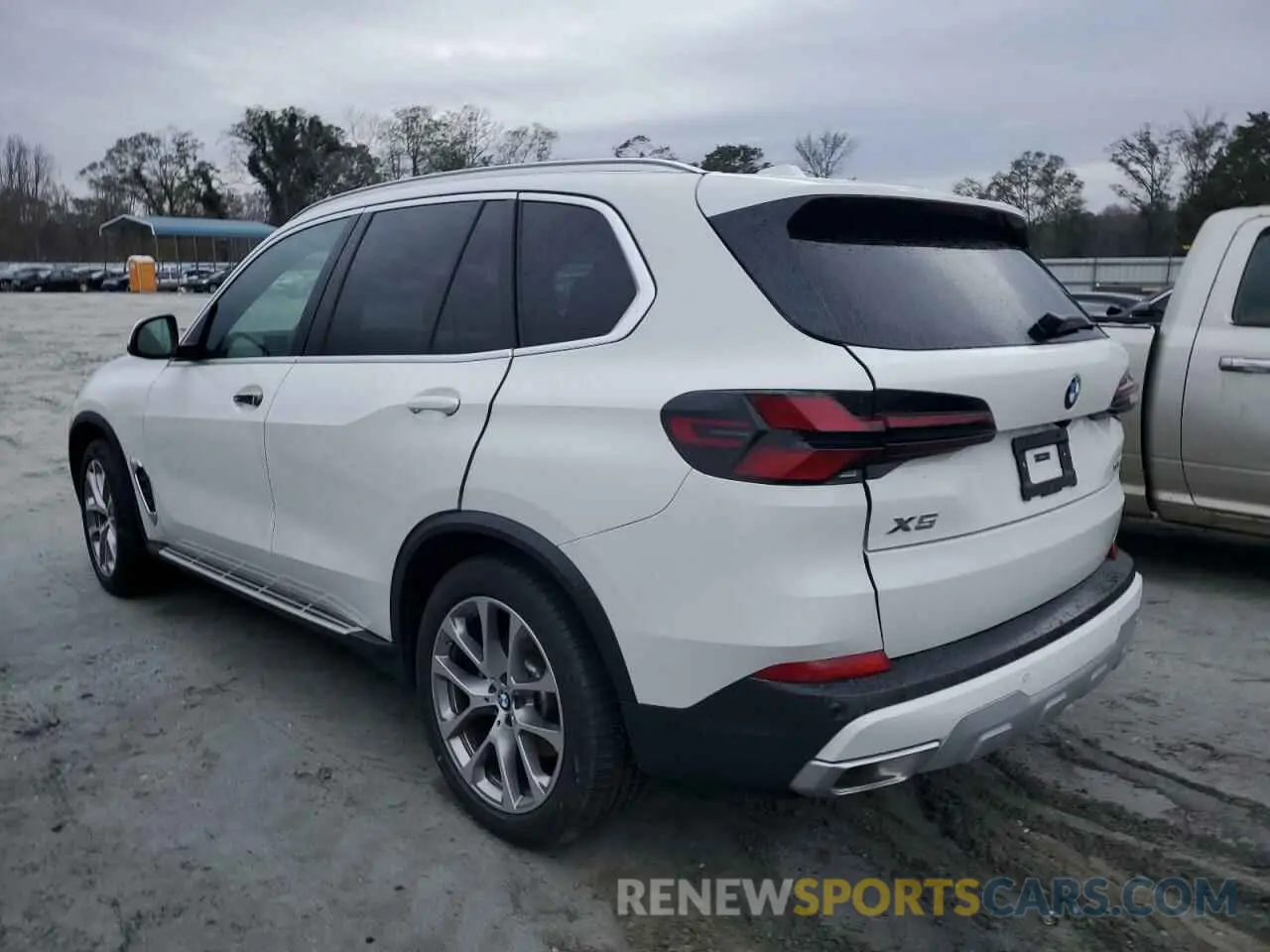 2 Photograph of a damaged car 5UX23EU03R9U05610 BMW X5 2024