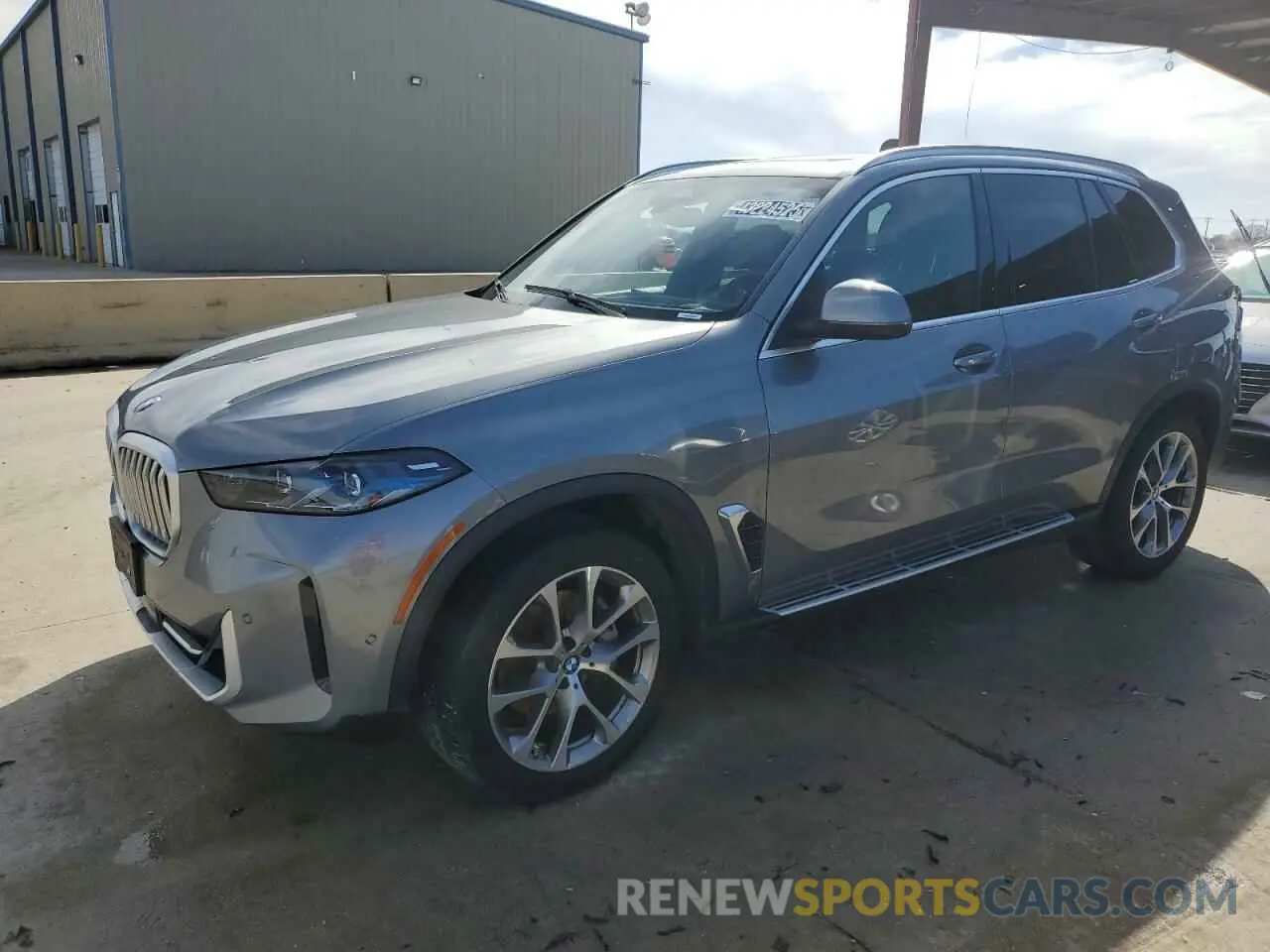 1 Photograph of a damaged car 5UX23EU03R9U85183 BMW X5 2024