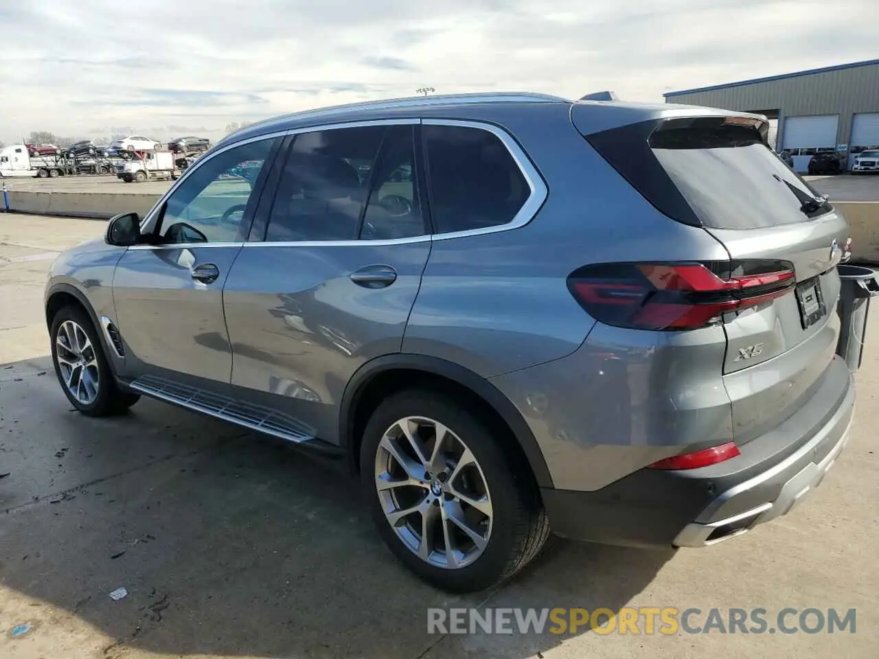 2 Photograph of a damaged car 5UX23EU03R9U85183 BMW X5 2024