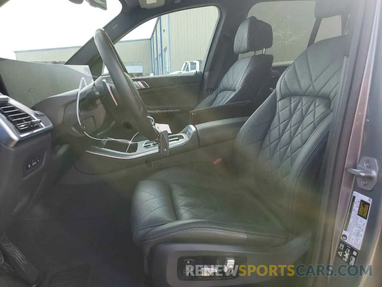 7 Photograph of a damaged car 5UX23EU03R9U85183 BMW X5 2024
