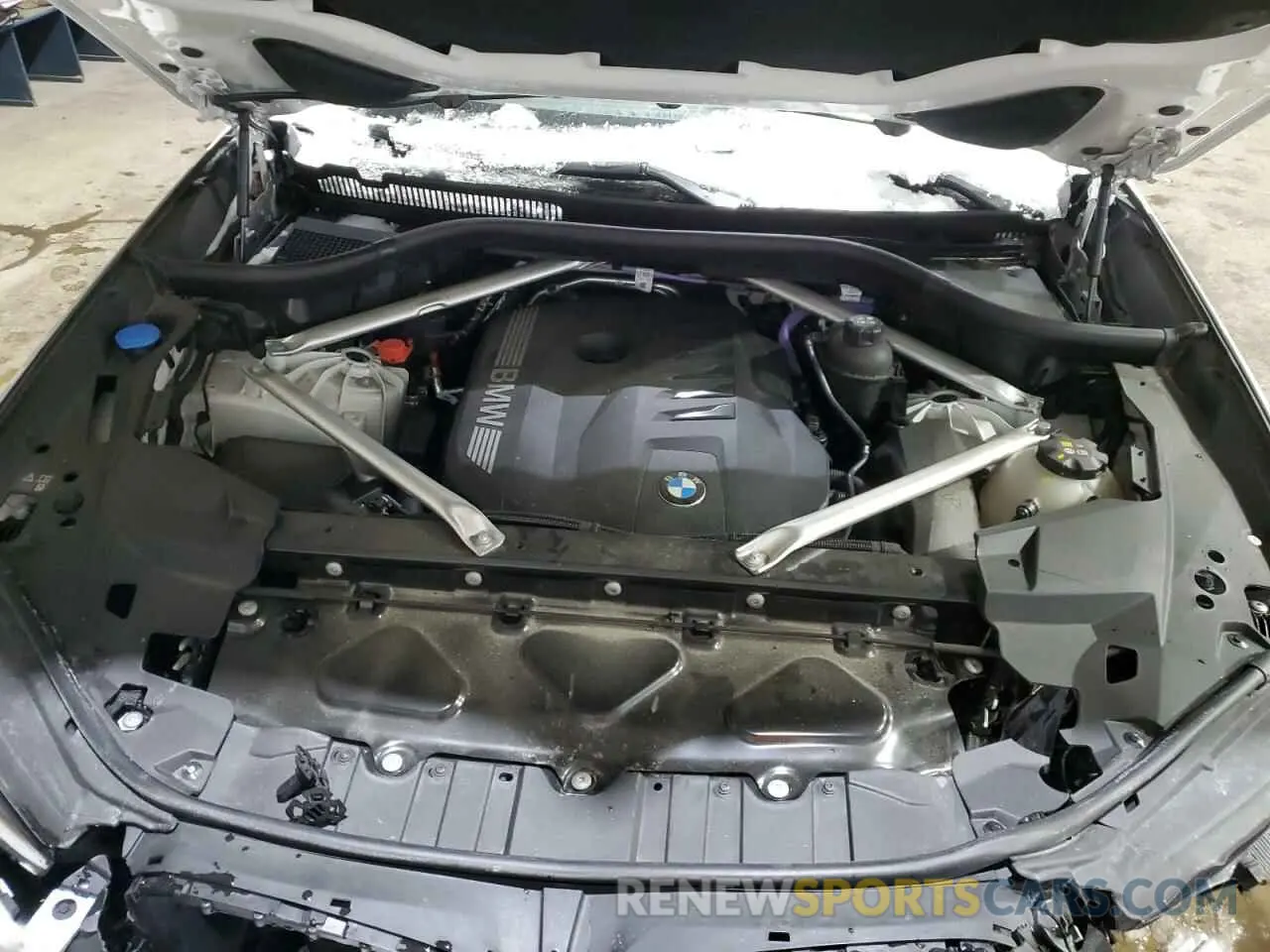 12 Photograph of a damaged car 5UX23EU03R9V09854 BMW X5 2024