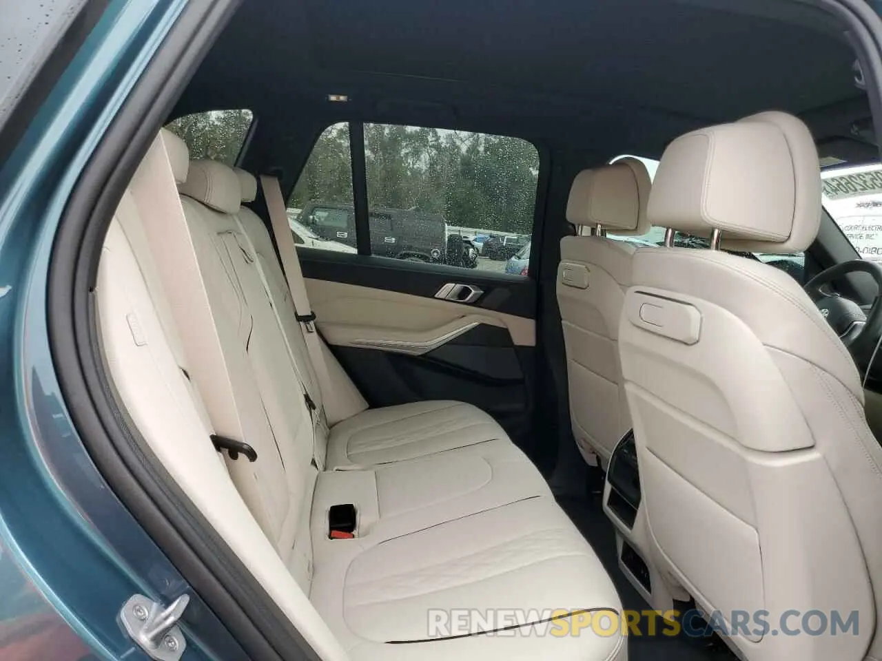 11 Photograph of a damaged car 5UX23EU03R9V70654 BMW X5 2024