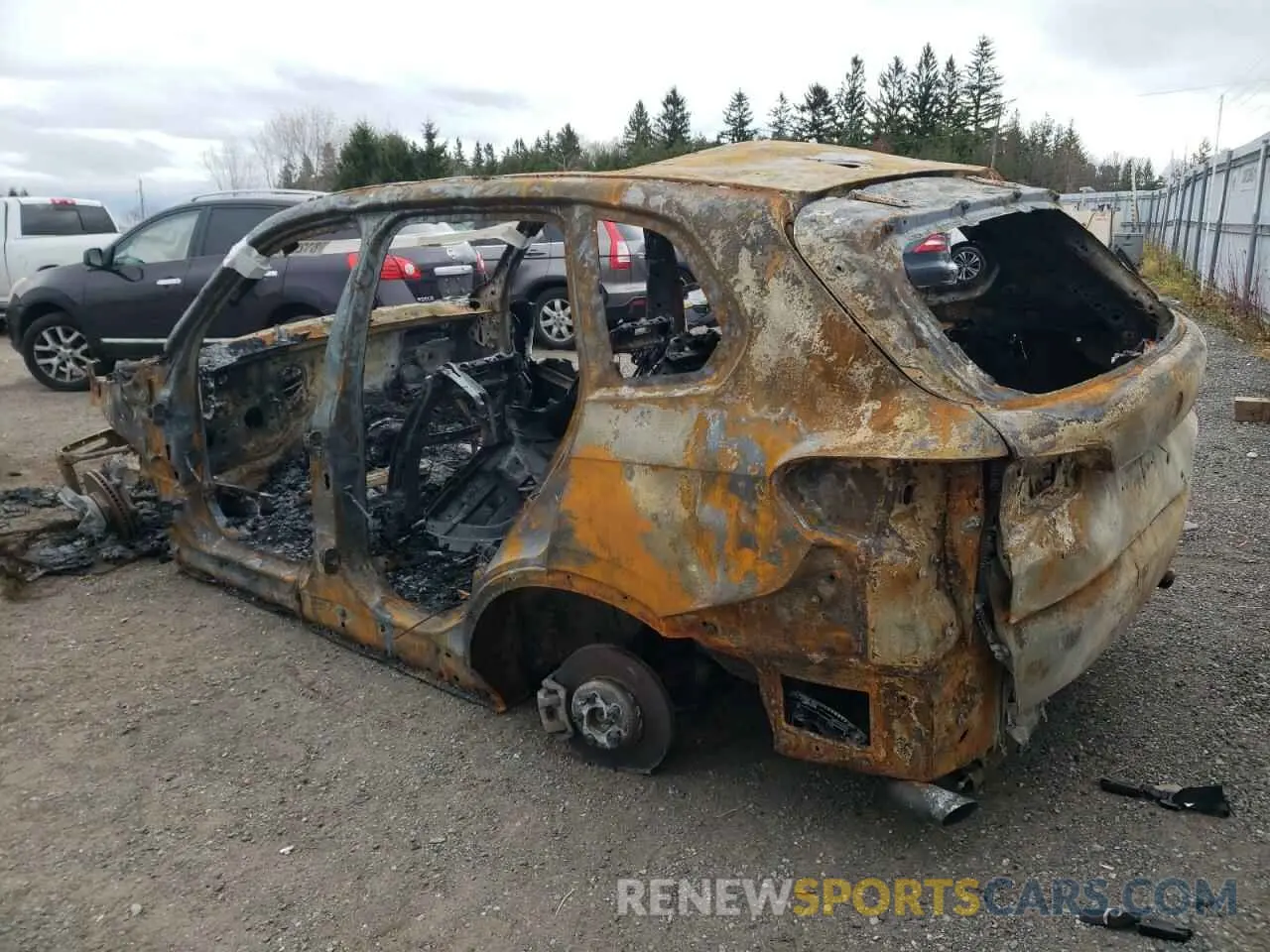 2 Photograph of a damaged car 5UX23EU03R9W10120 BMW X5 2024
