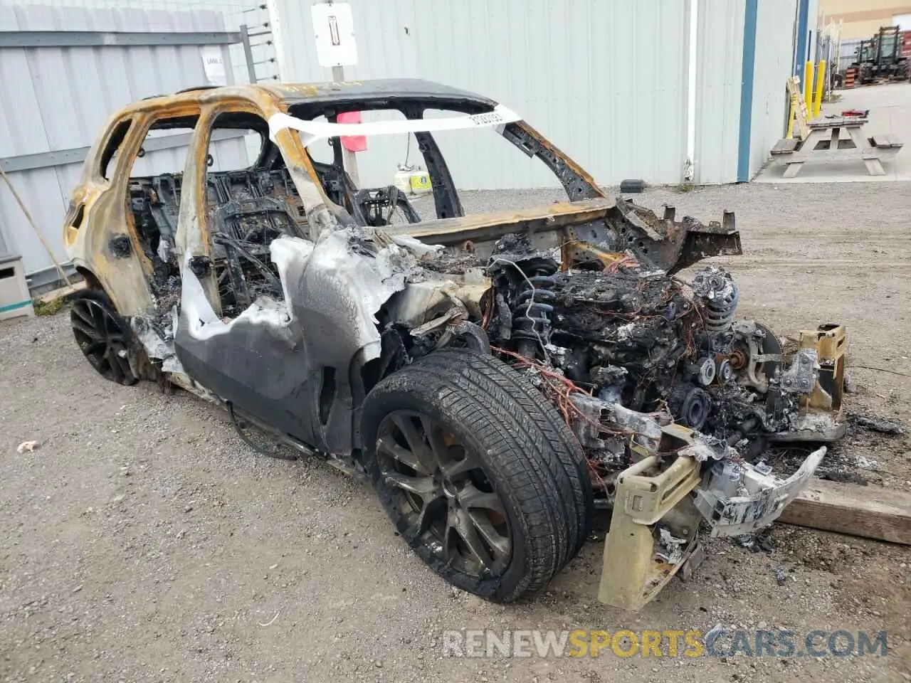 4 Photograph of a damaged car 5UX23EU03R9W10120 BMW X5 2024