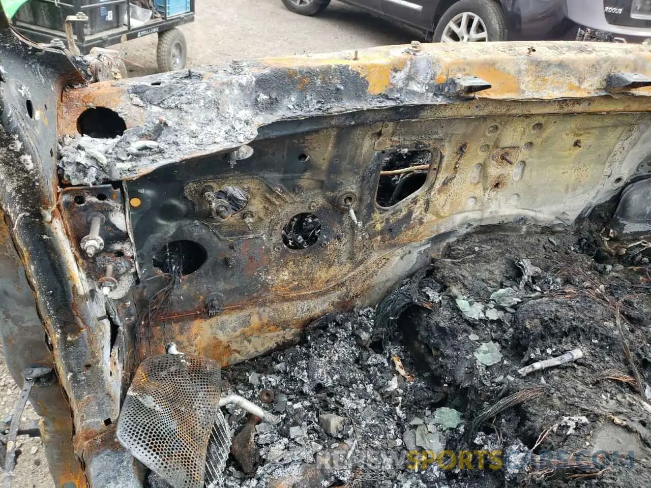 9 Photograph of a damaged car 5UX23EU03R9W10120 BMW X5 2024