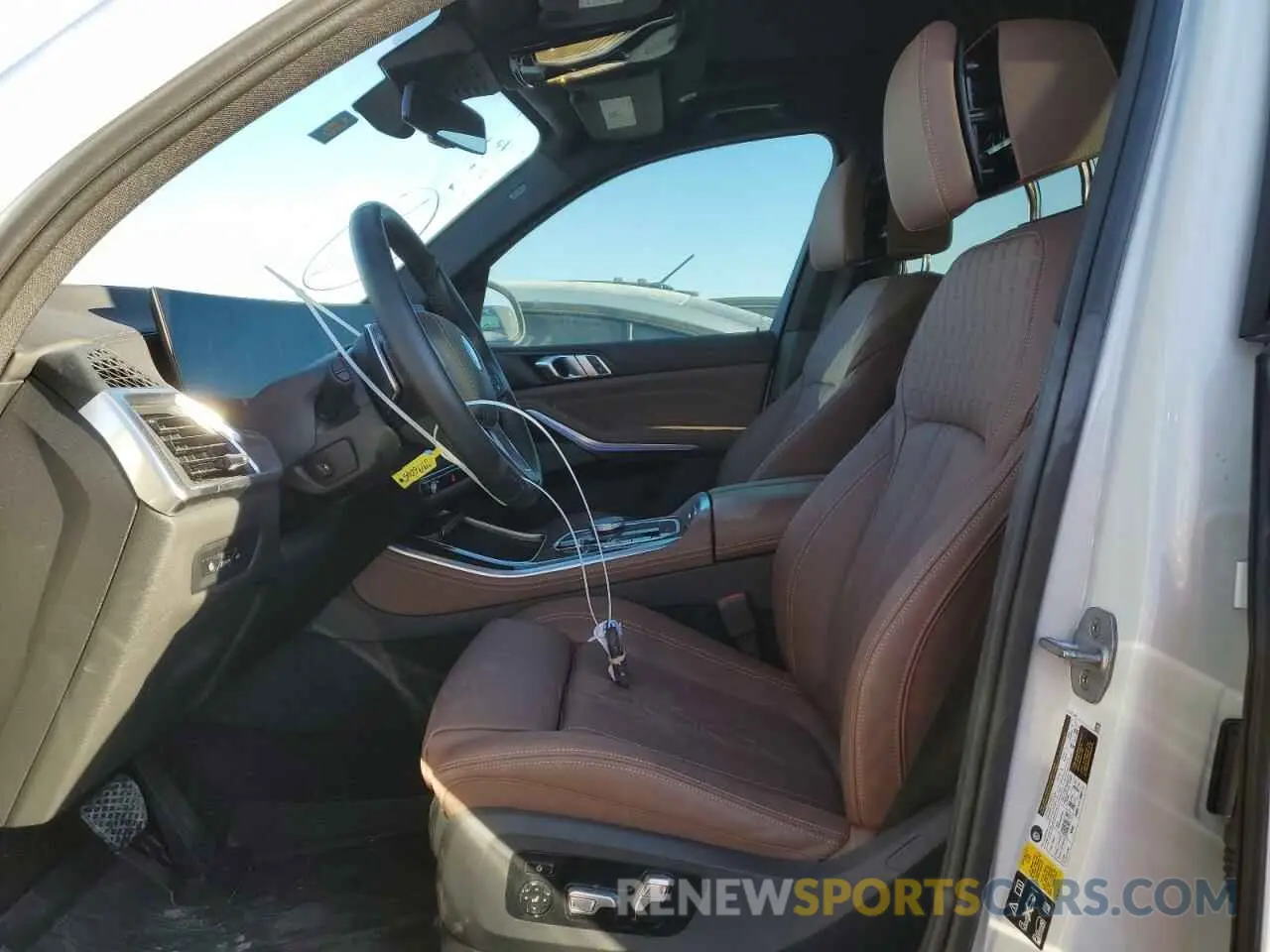 7 Photograph of a damaged car 5UX23EU04R9T62394 BMW X5 2024