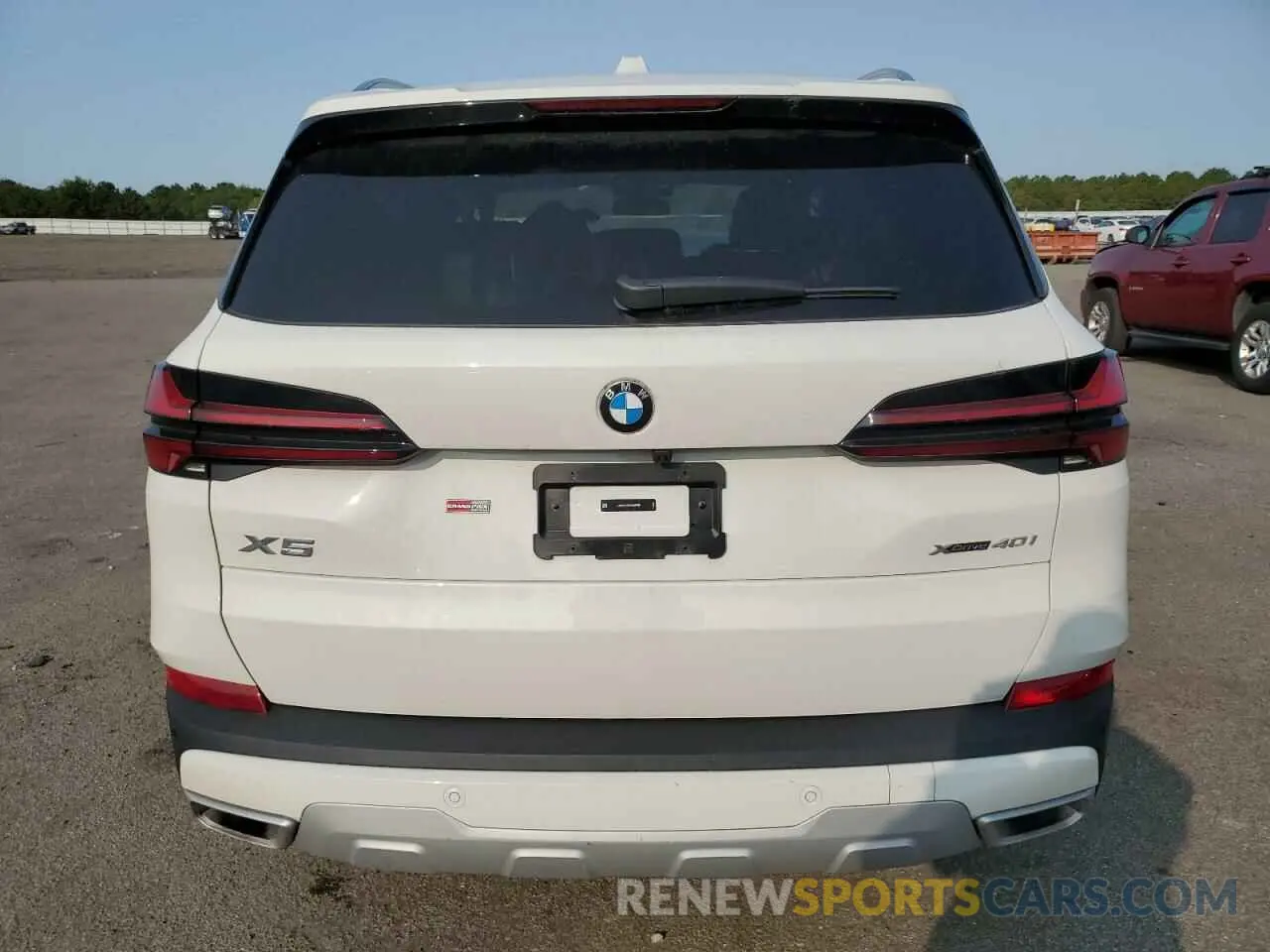 6 Photograph of a damaged car 5UX23EU04R9U45758 BMW X5 2024