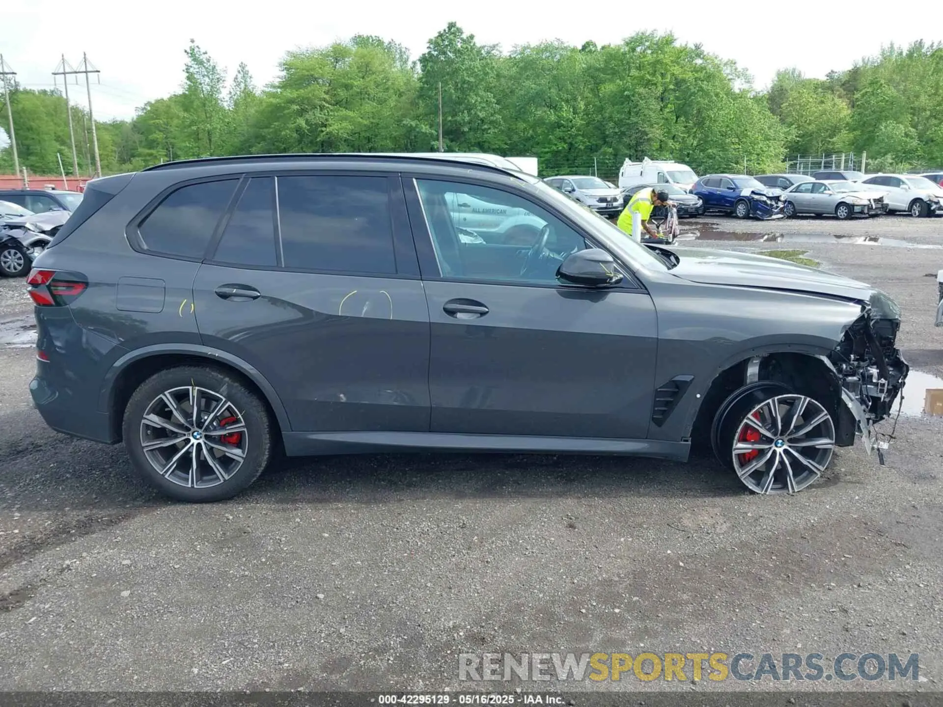 13 Photograph of a damaged car 5UX23EU04R9V01472 BMW X5 2024