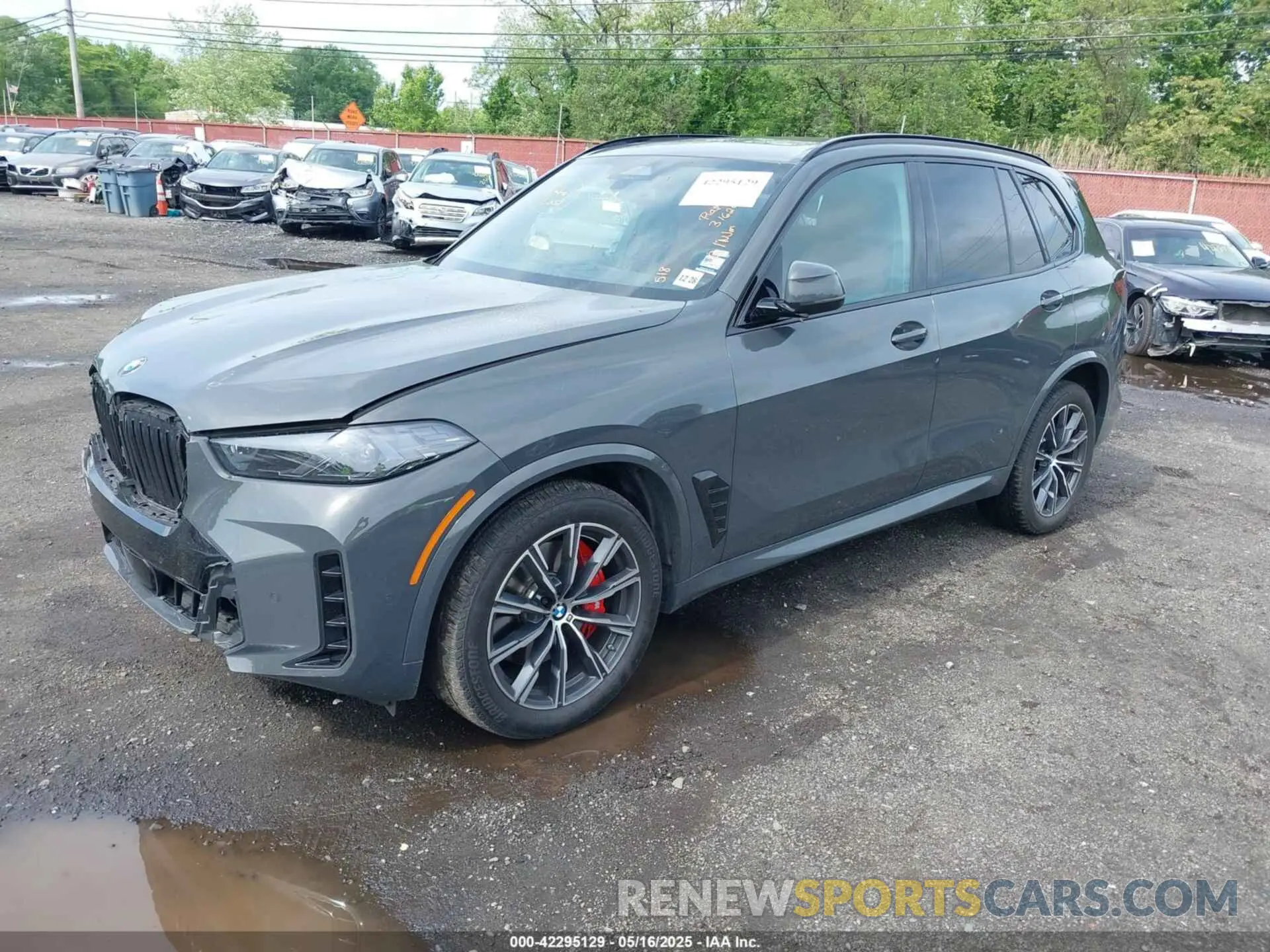 2 Photograph of a damaged car 5UX23EU04R9V01472 BMW X5 2024
