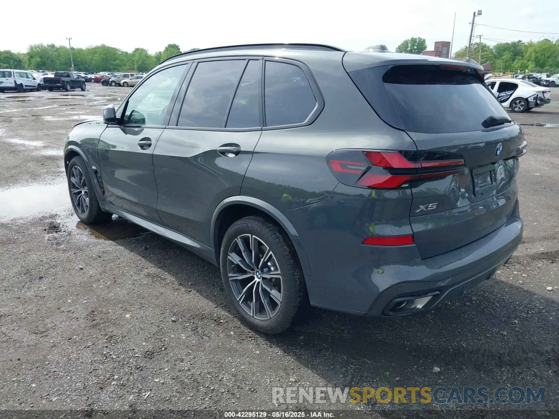 3 Photograph of a damaged car 5UX23EU04R9V01472 BMW X5 2024