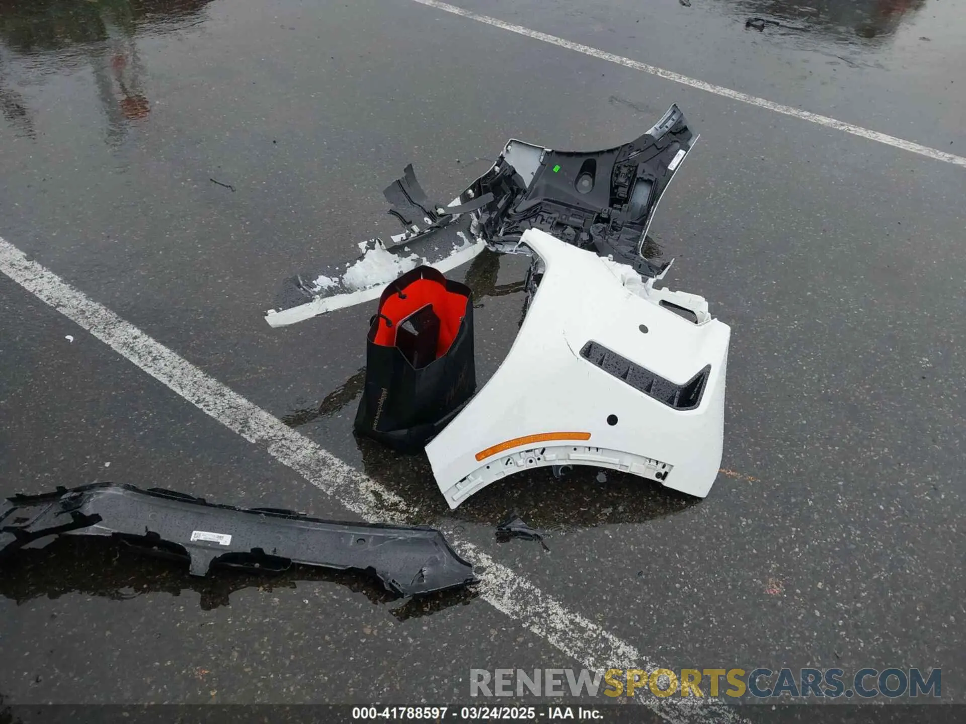 11 Photograph of a damaged car 5UX23EU04R9V15176 BMW X5 2024
