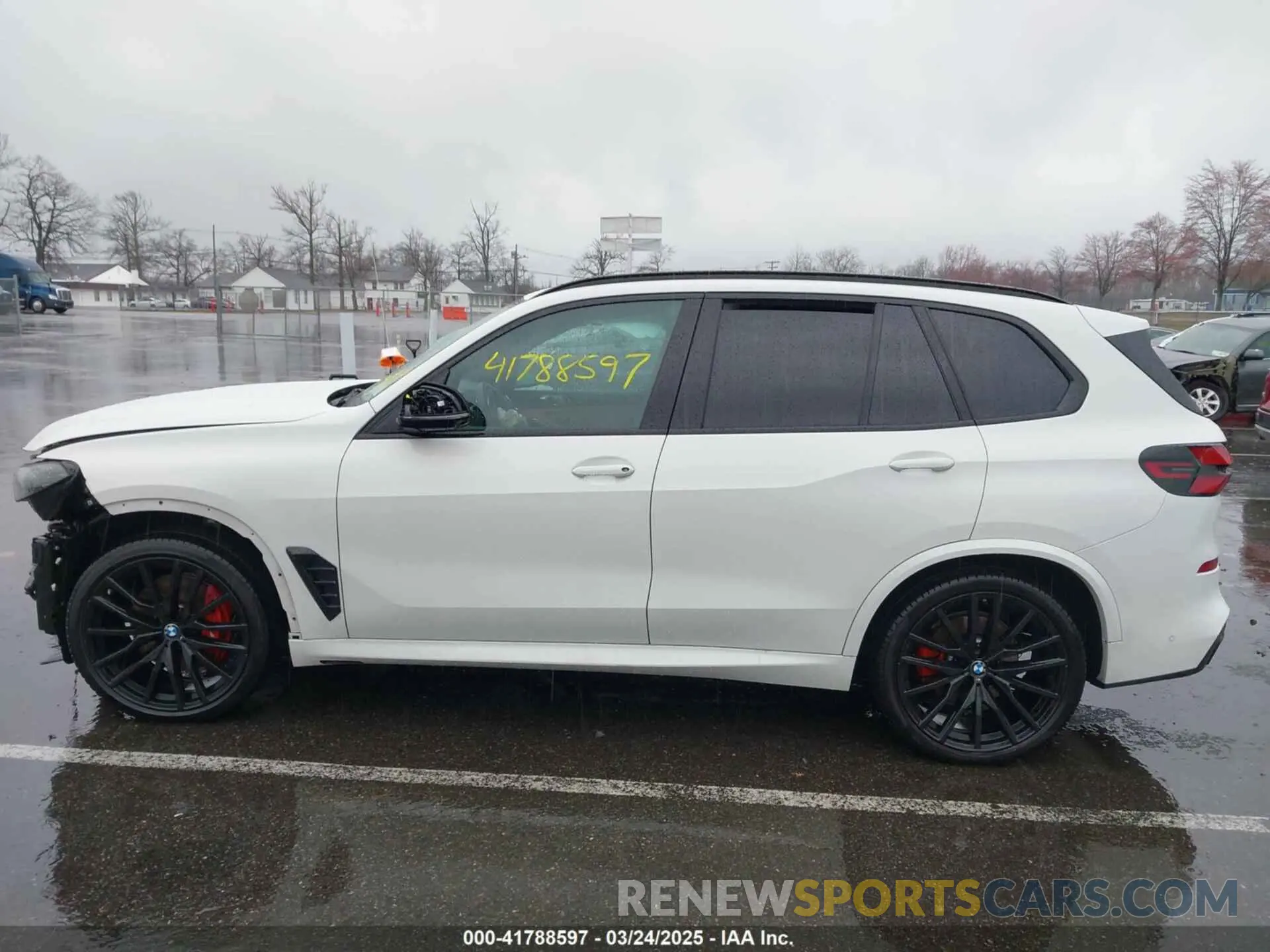 14 Photograph of a damaged car 5UX23EU04R9V15176 BMW X5 2024