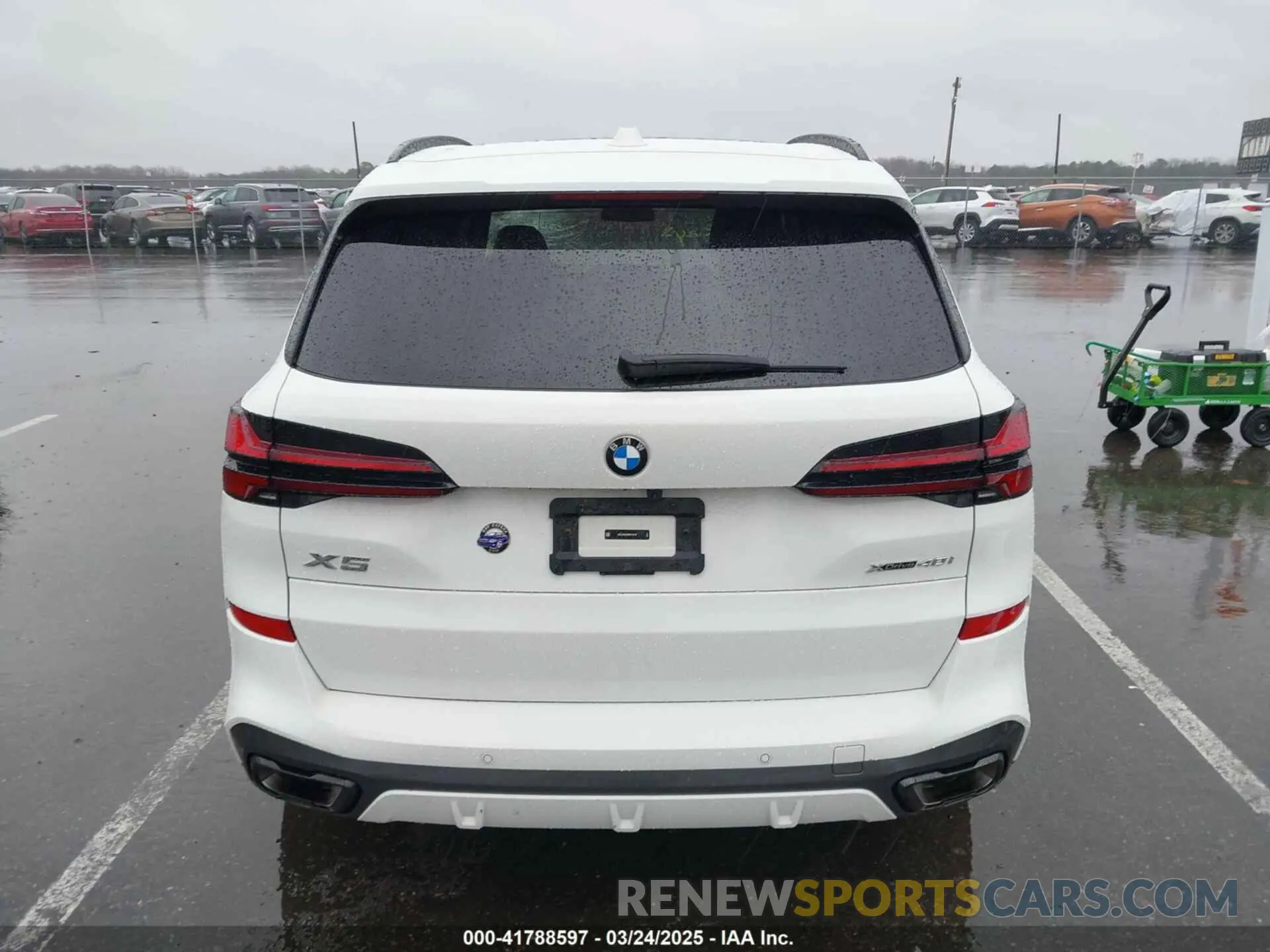 16 Photograph of a damaged car 5UX23EU04R9V15176 BMW X5 2024