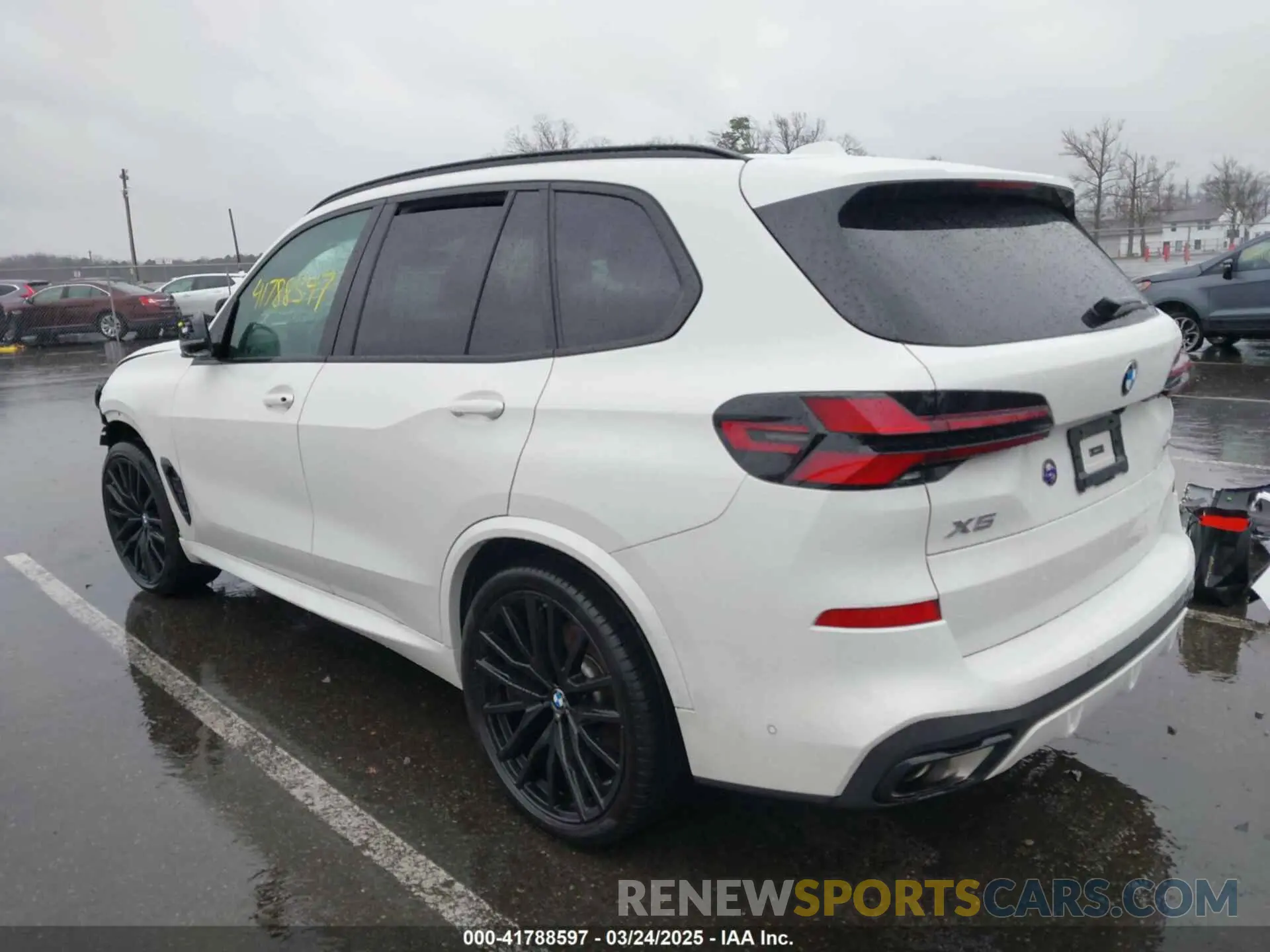3 Photograph of a damaged car 5UX23EU04R9V15176 BMW X5 2024