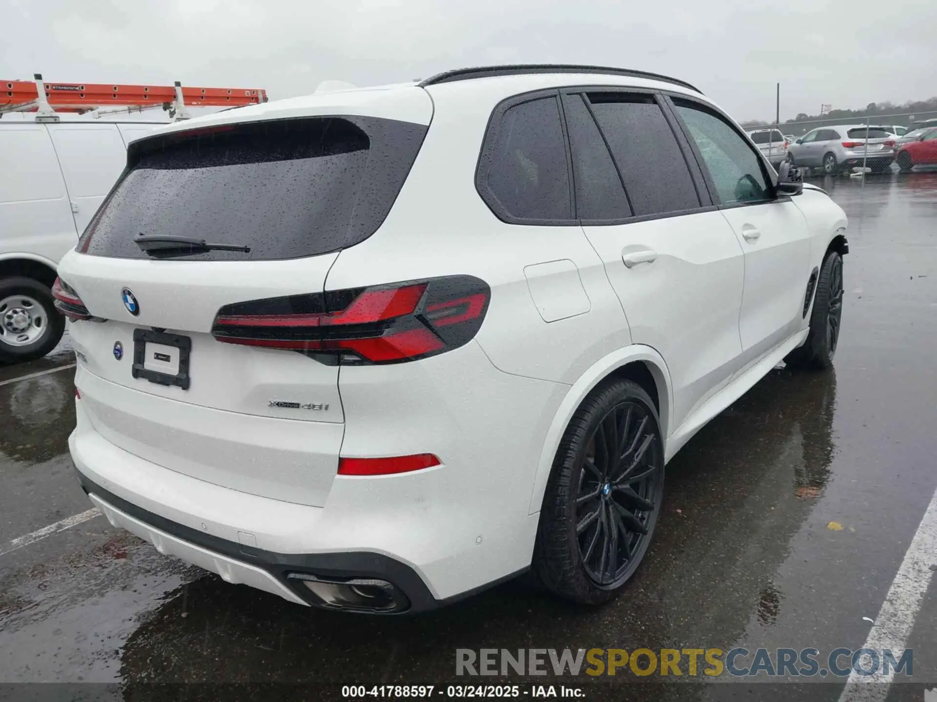 4 Photograph of a damaged car 5UX23EU04R9V15176 BMW X5 2024