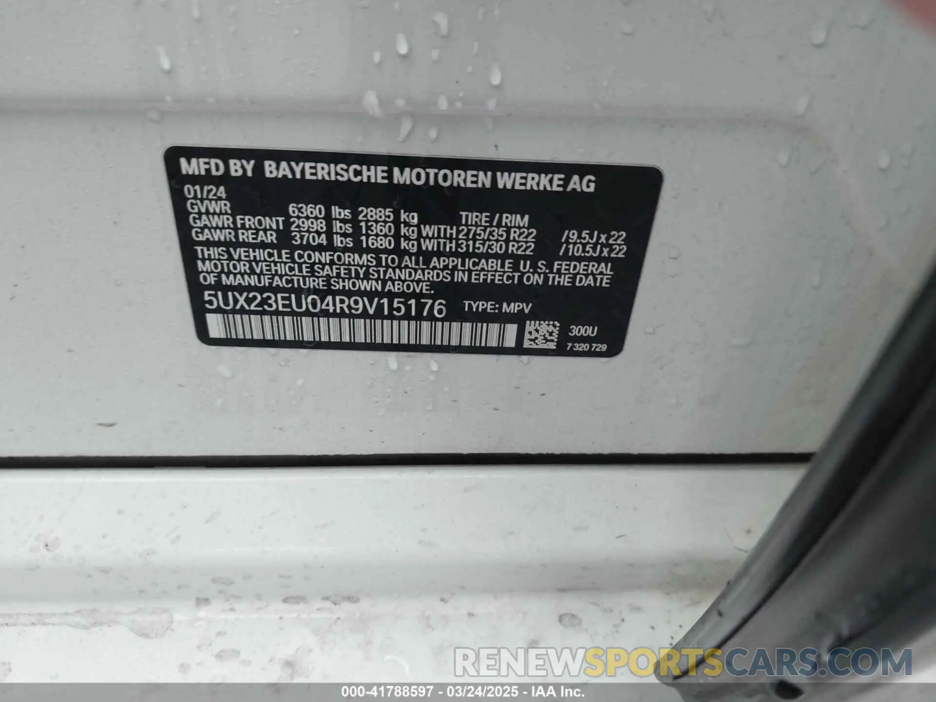 9 Photograph of a damaged car 5UX23EU04R9V15176 BMW X5 2024