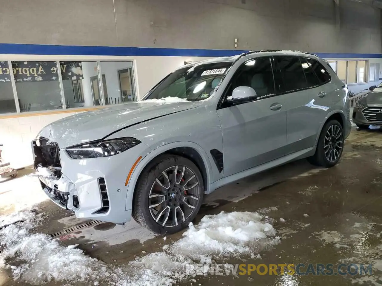 1 Photograph of a damaged car 5UX23EU05R9S18661 BMW X5 2024