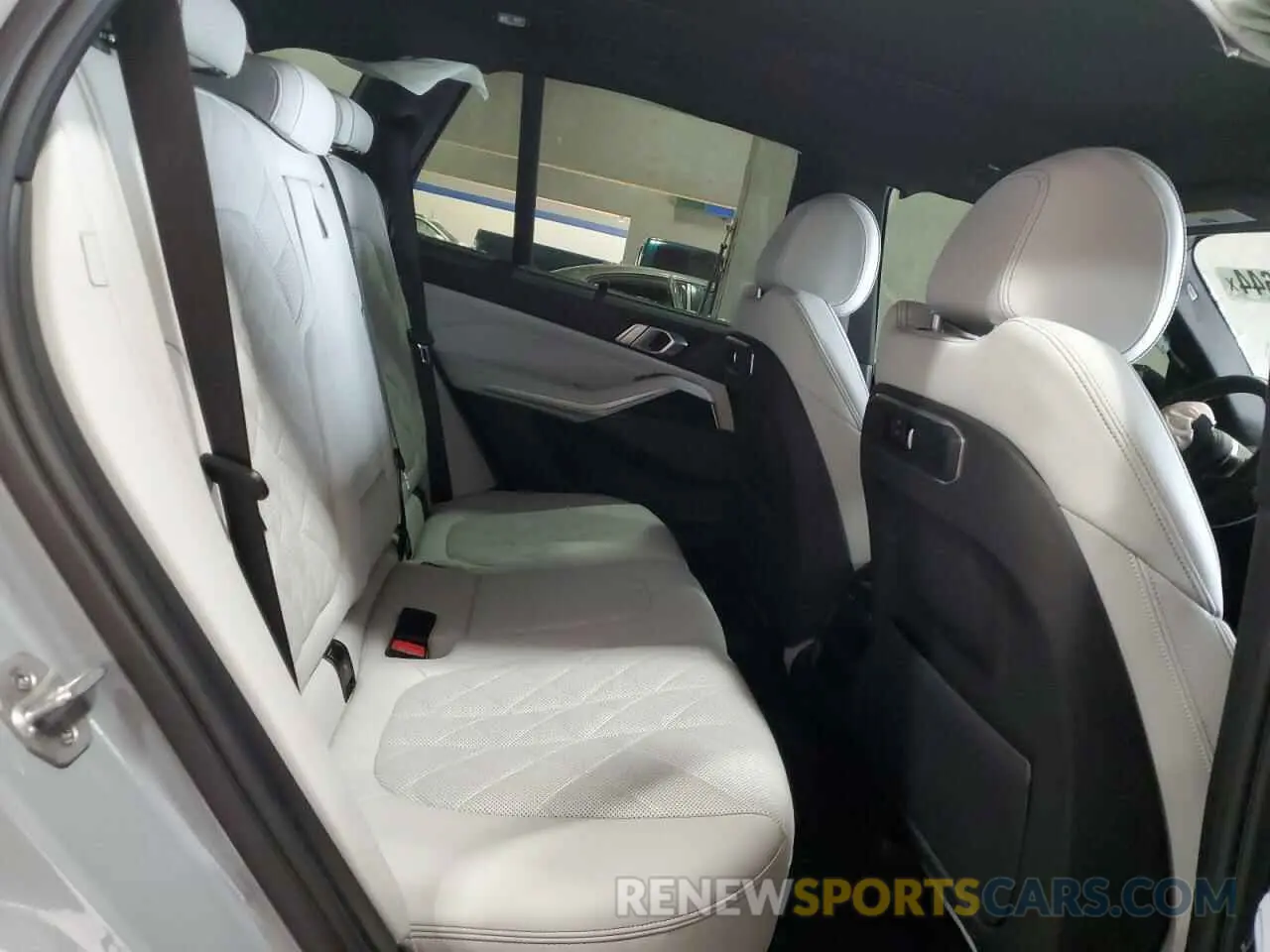 11 Photograph of a damaged car 5UX23EU05R9S18661 BMW X5 2024