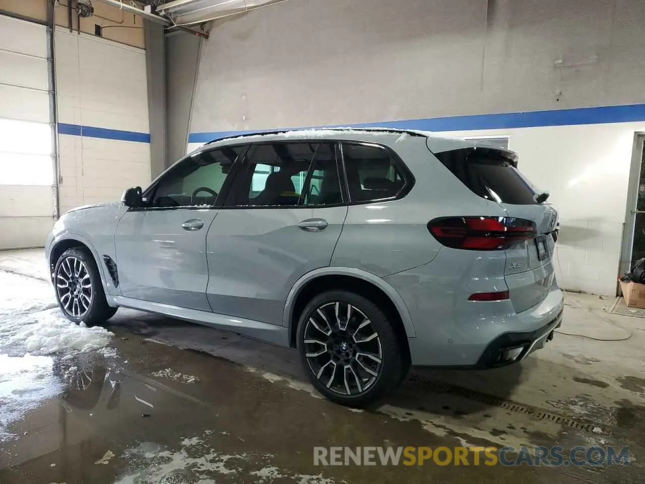 2 Photograph of a damaged car 5UX23EU05R9S18661 BMW X5 2024