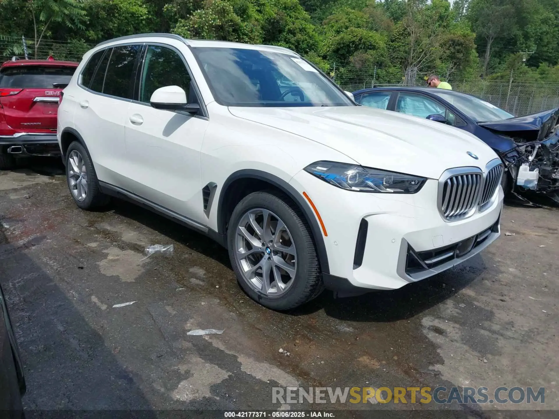 1 Photograph of a damaged car 5UX23EU05R9S29952 BMW X5 2024