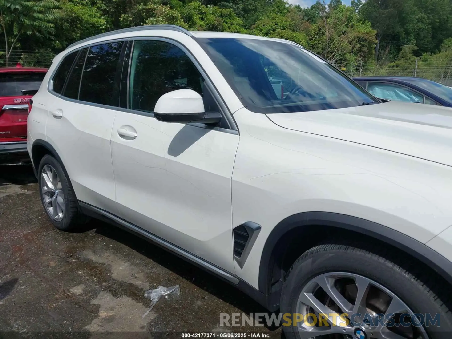13 Photograph of a damaged car 5UX23EU05R9S29952 BMW X5 2024