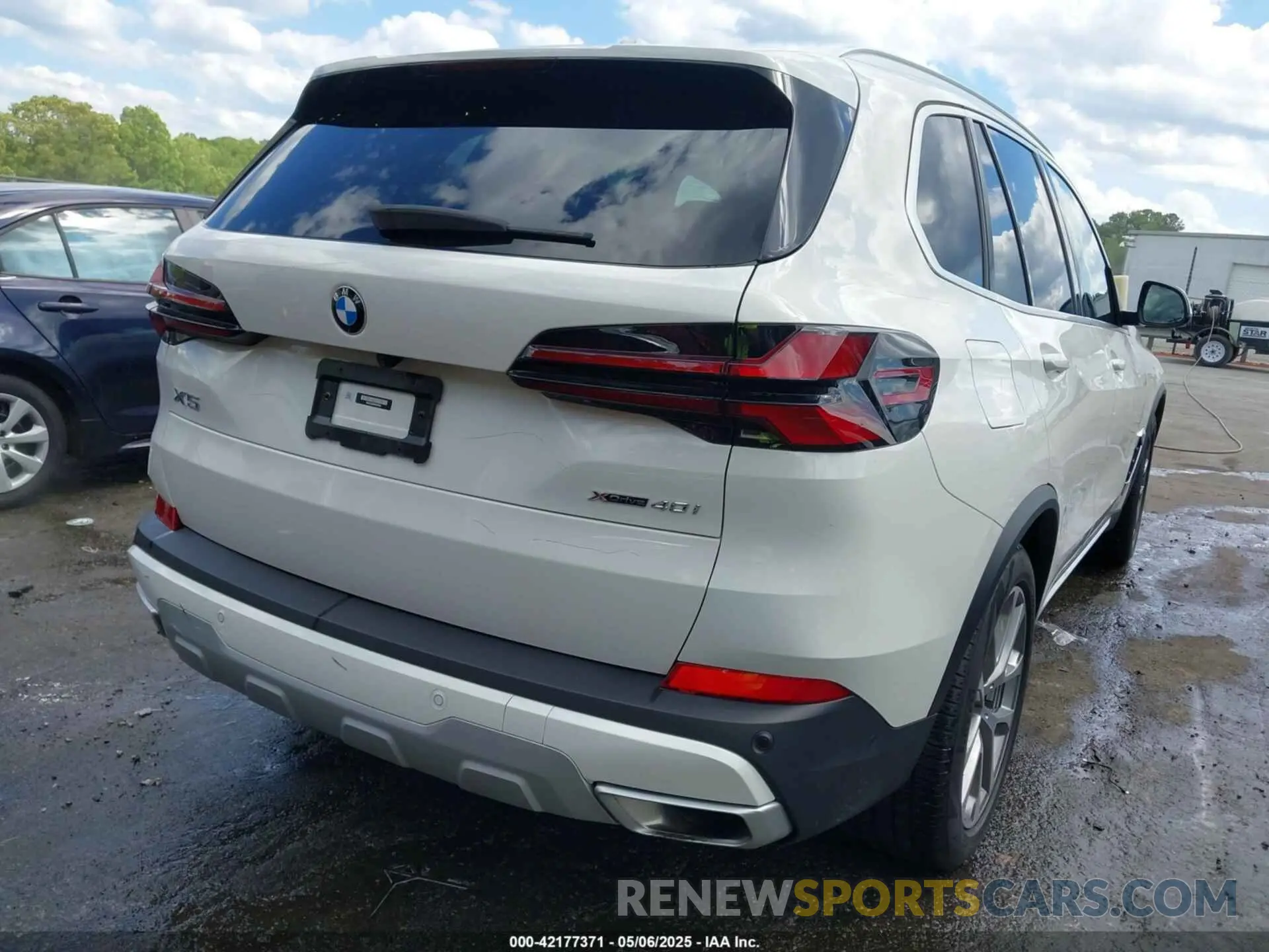 16 Photograph of a damaged car 5UX23EU05R9S29952 BMW X5 2024