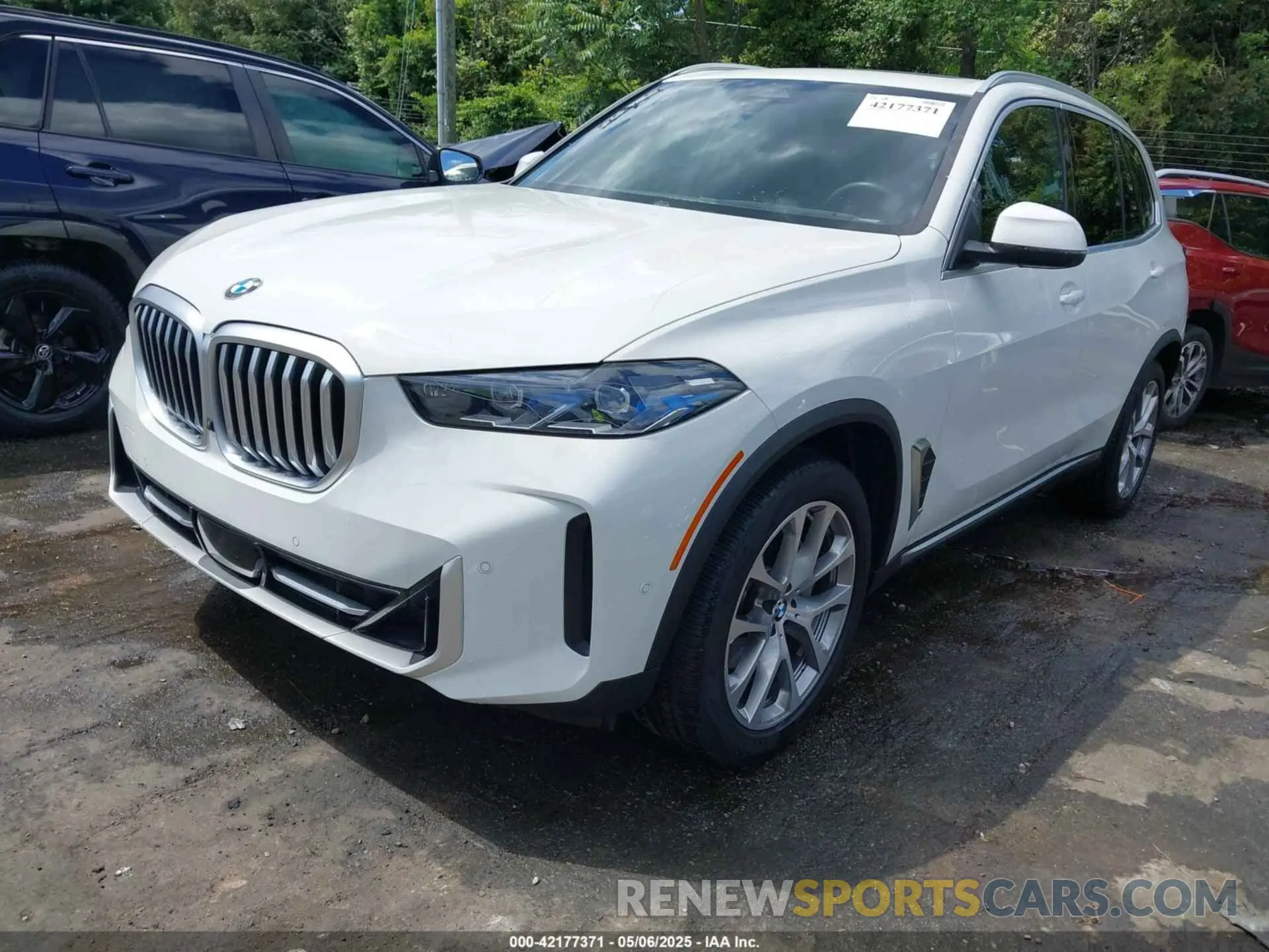 2 Photograph of a damaged car 5UX23EU05R9S29952 BMW X5 2024