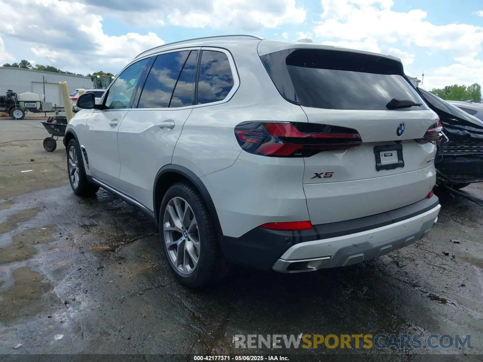 3 Photograph of a damaged car 5UX23EU05R9S29952 BMW X5 2024