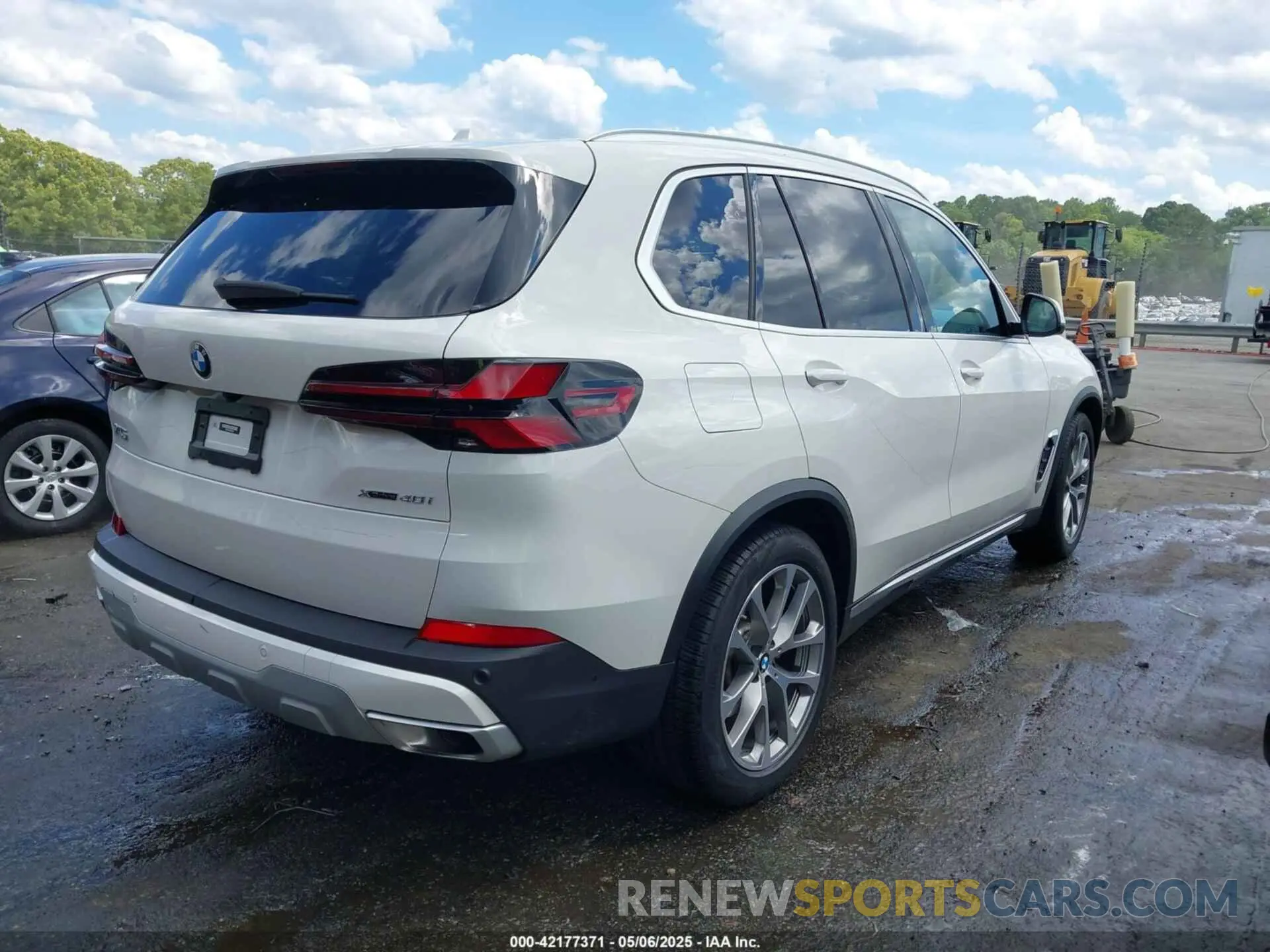 4 Photograph of a damaged car 5UX23EU05R9S29952 BMW X5 2024
