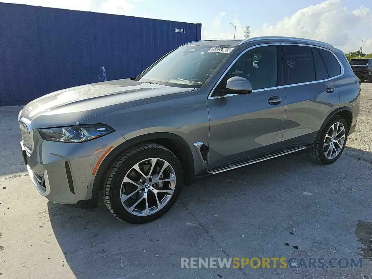 1 Photograph of a damaged car 5UX23EU05R9T53848 BMW X5 2024